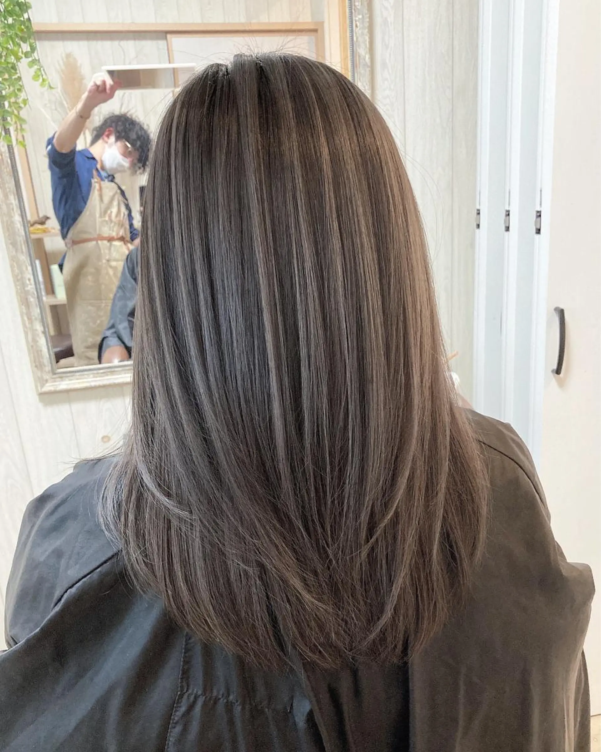 セミロング カラー MERCI所属・マツモト コウダイのヘアスタイル