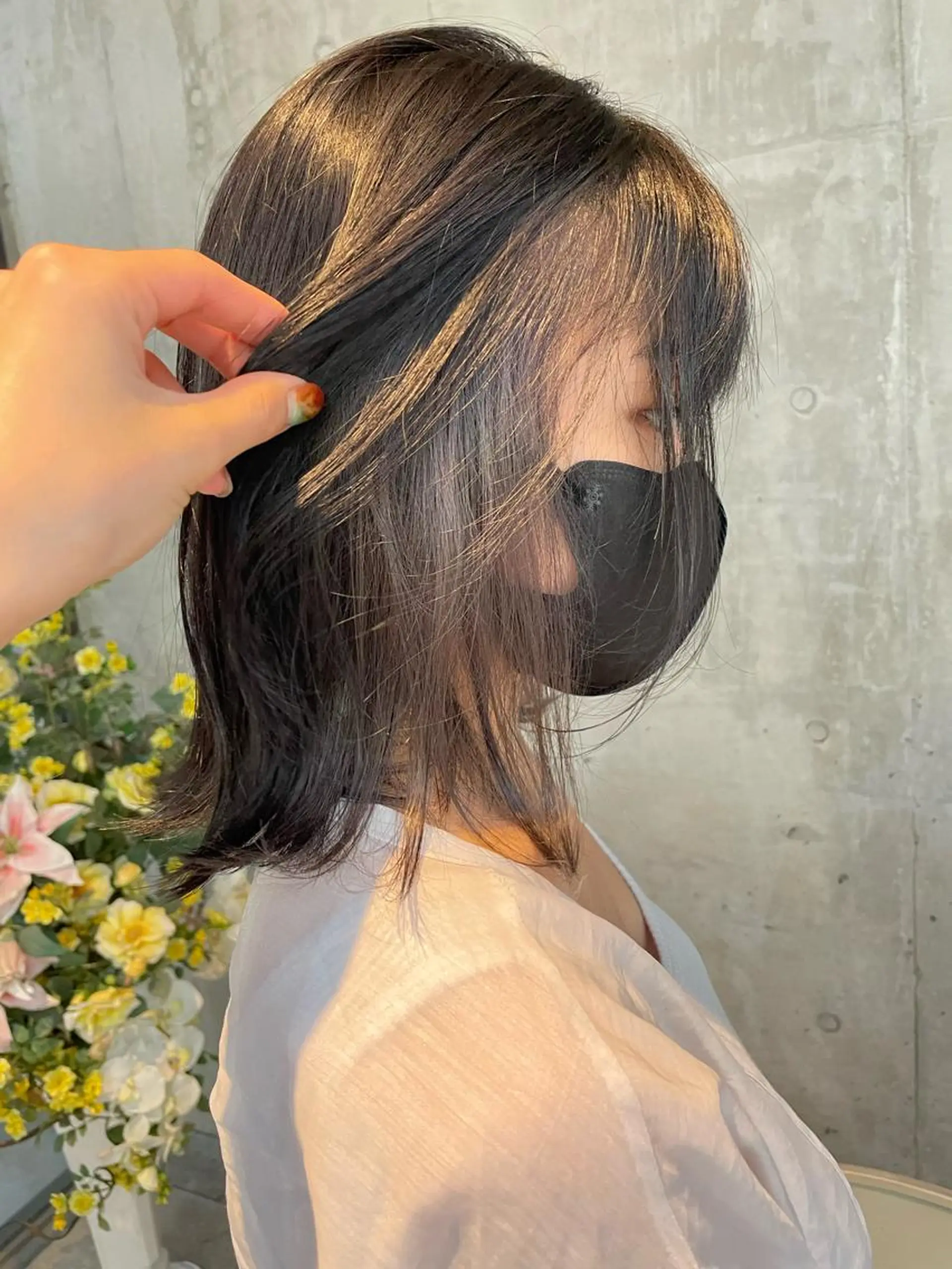 カラー シルバー カット ヘアカラー トリートメント ミルクティー× グレージュMOMOのヘアスタイル