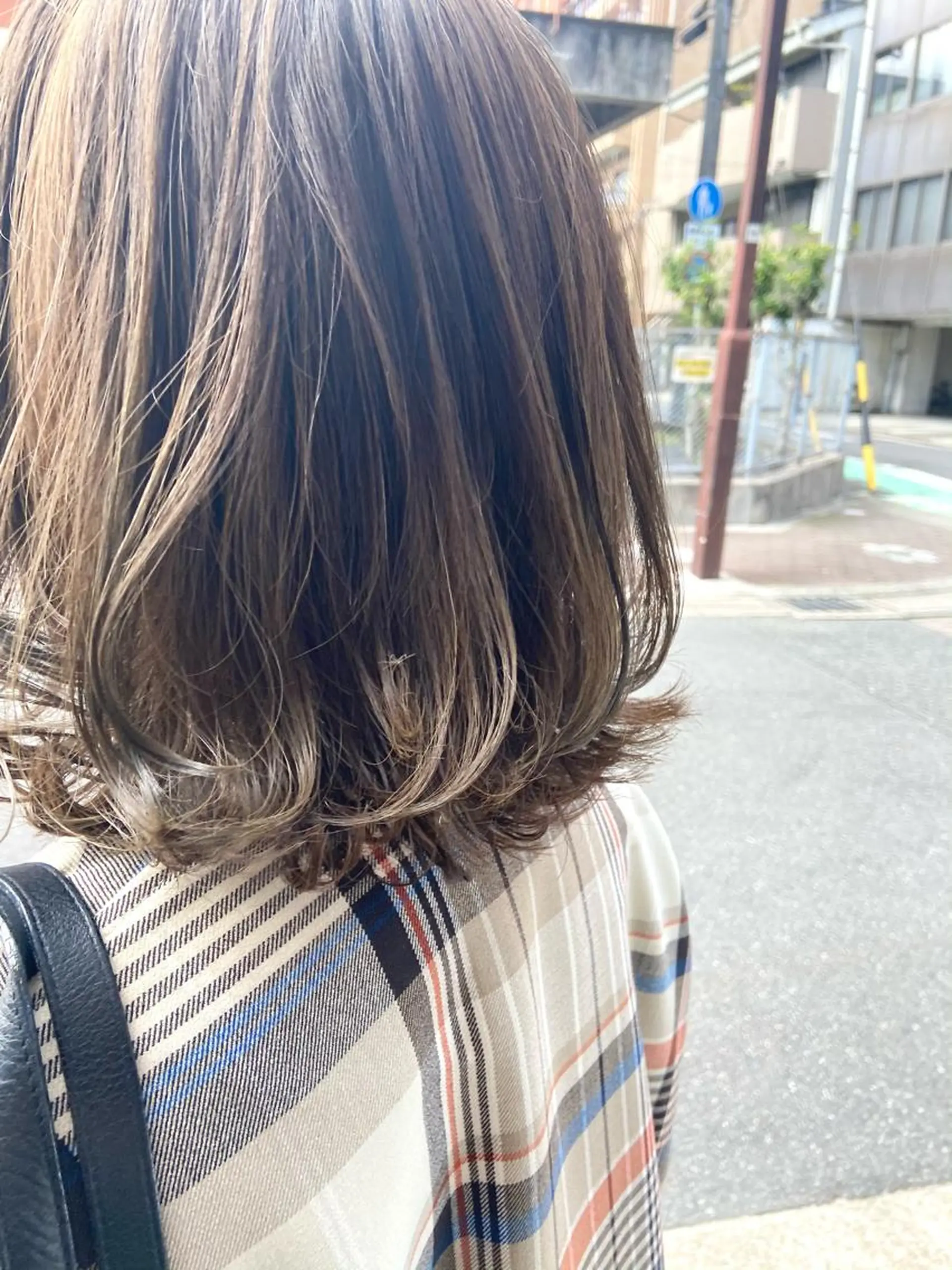 ミディアム カラー ヘアアレンジ ハイライトカラー ハイライト 外ハネヘア 田中 あやなのヘアスタイル