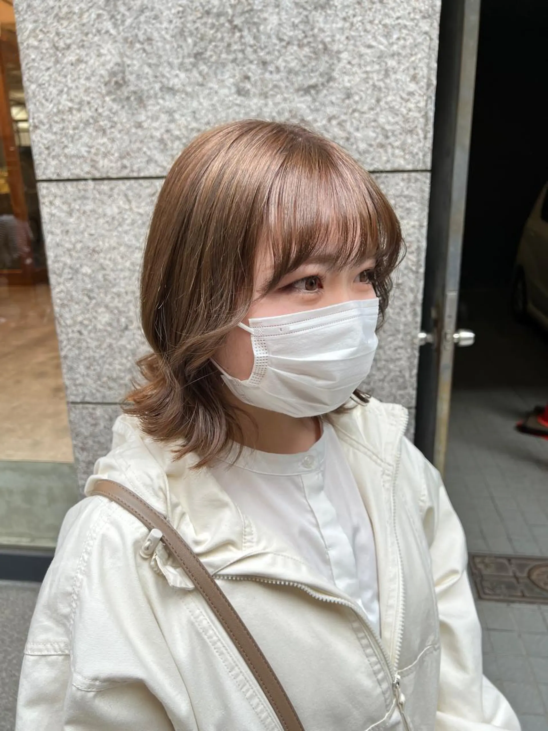 ショート カラー ベージュカラー ブリーチ ノイシキ サキのヘアスタイル