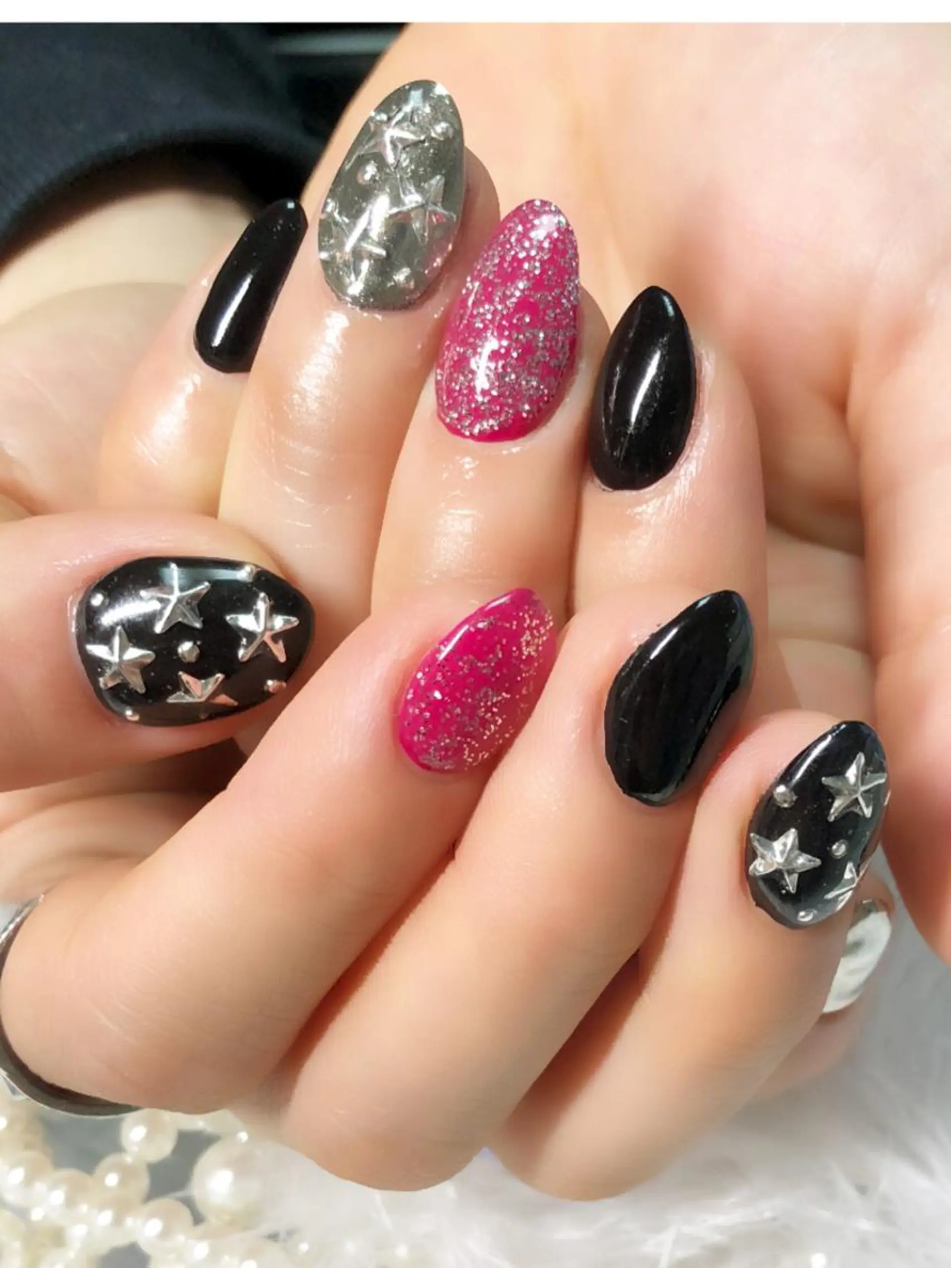 ミディアム ネイル キラキラネイル ミラーネイル ピンク シンプルネイル ハンドネイル CITRAtotal beautyのネイルデザイン