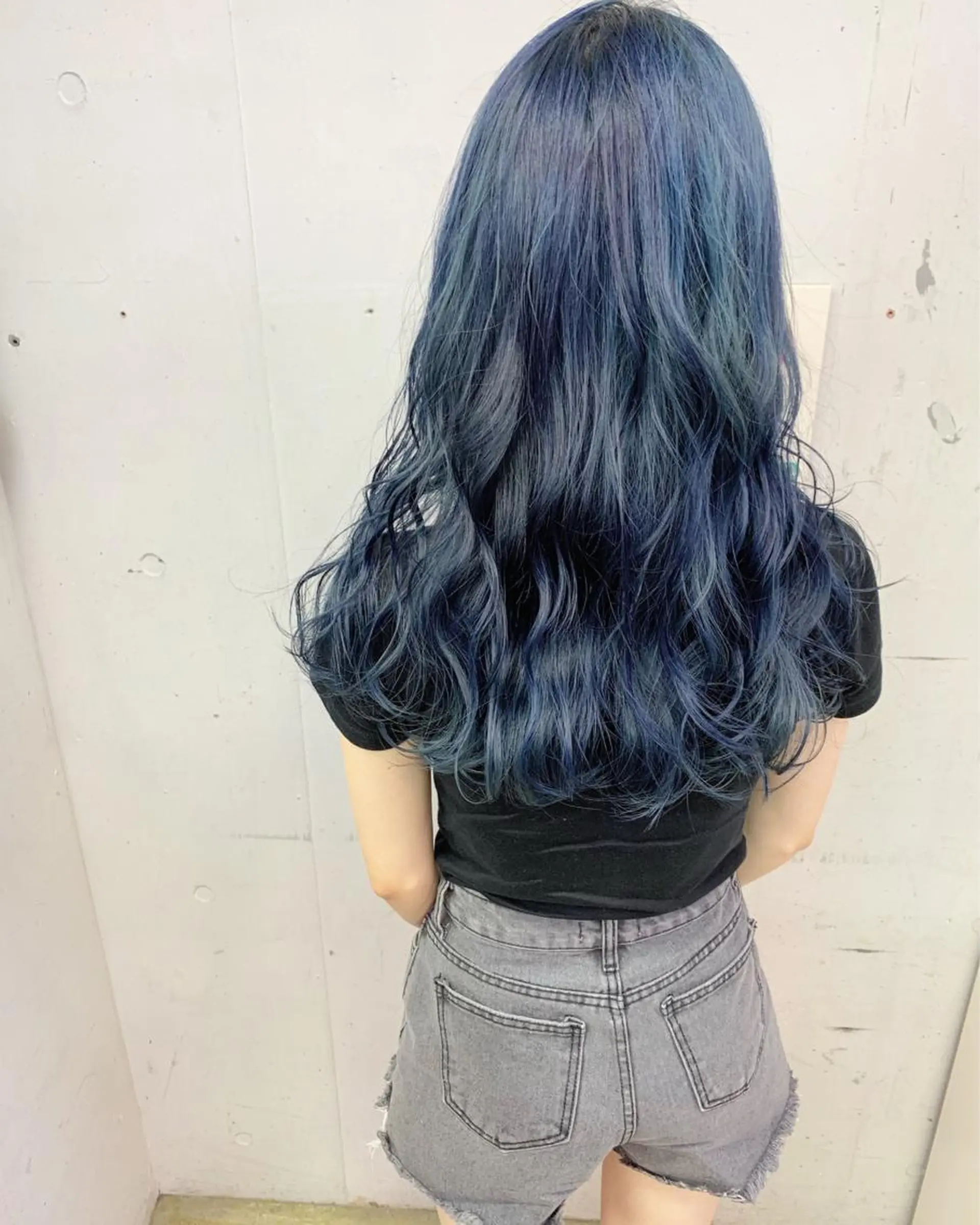 ロング カラー ヘアアレンジ ブリーチ ブルーカラー 垢抜け案内人 鈴木聖矢✂️のヘアスタイル