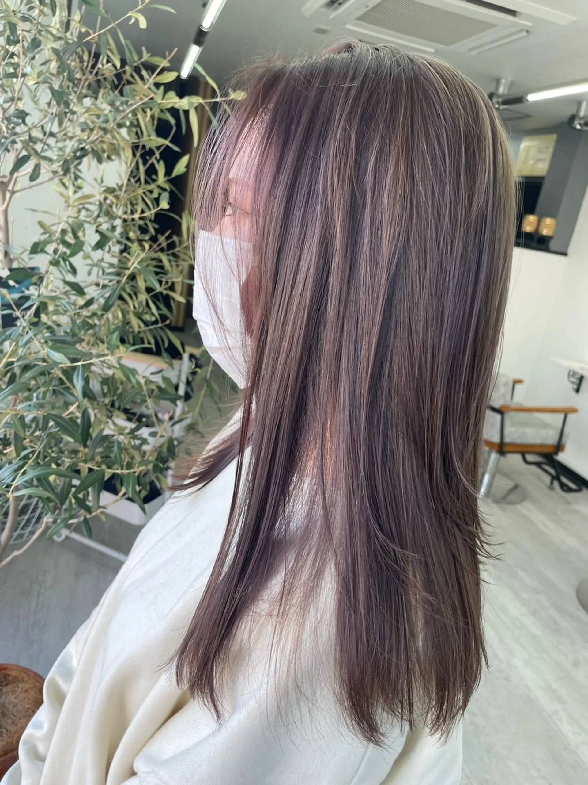 カラー 透明感カラー グレージュ ラベンダーカラー ラベンダーグレージュ ラベンダーグレー オノ アカネのヘアスタイル