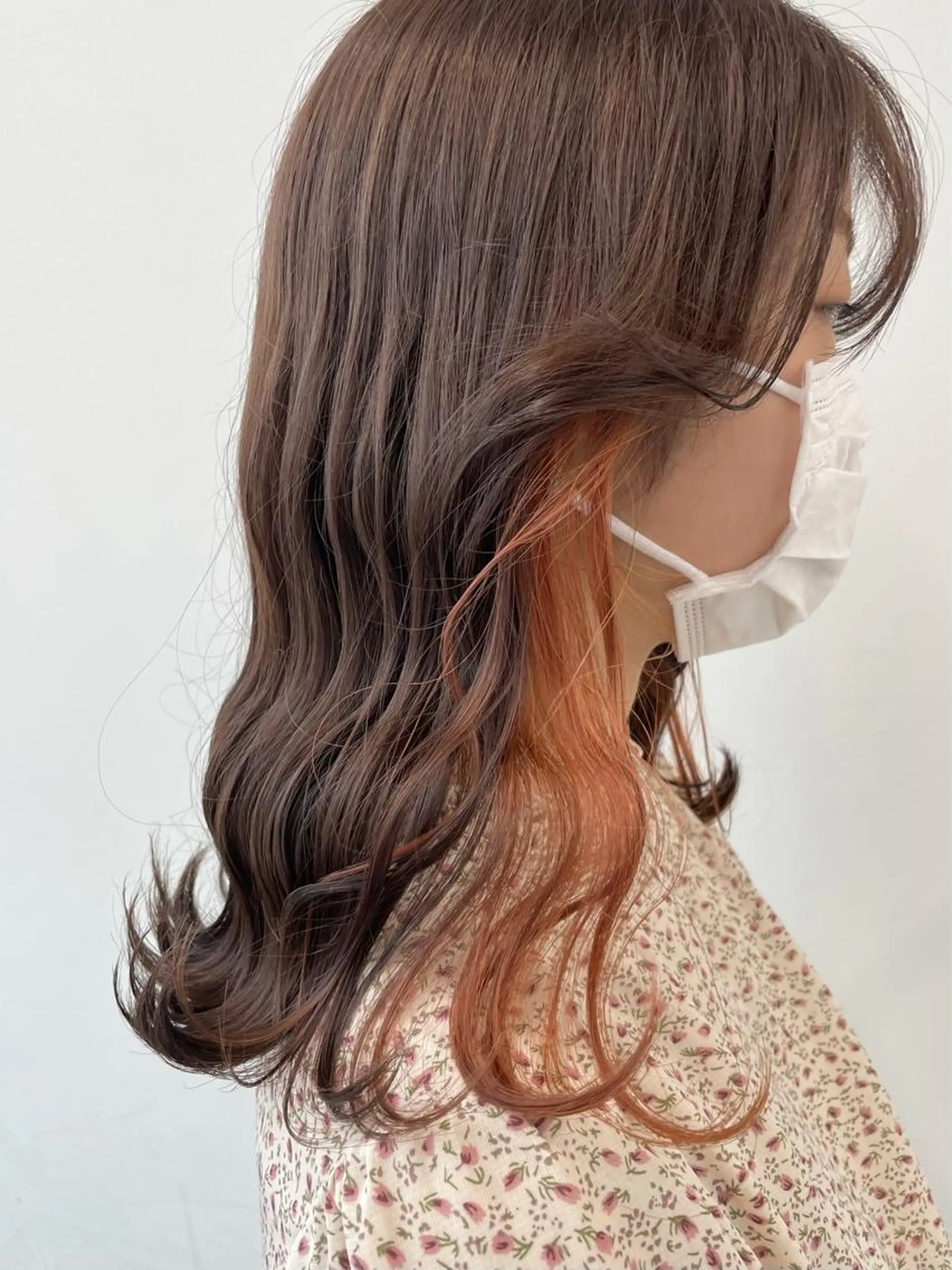 ミディアム カラー ヘアアレンジ ブリーチ イヤリングカラー オレンジ ヘアカラー トリートメント 🦄インナーカラー 🦄貫井彩花のヘアスタイル
