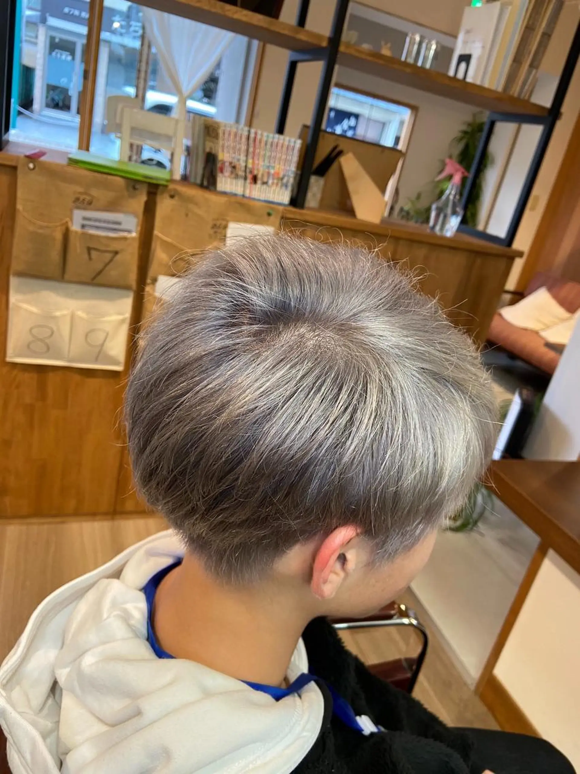 カラー メンズ デザインカラー chill out 南塚口本店のヘアスタイル