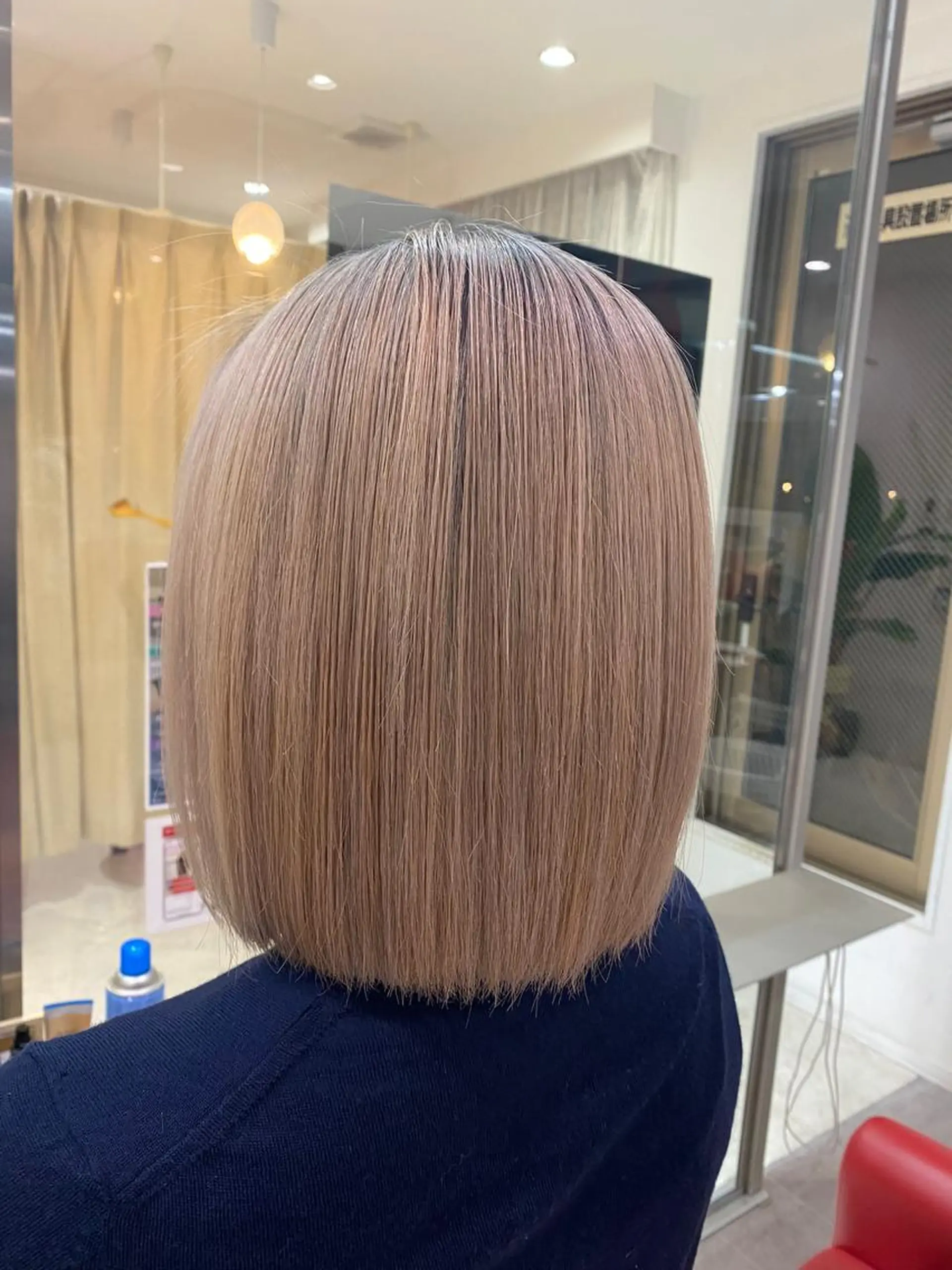 ミディアム カット ヘッドスパ salowin所属・ハイトーンカラー 馬場みなみのヘアスタイル