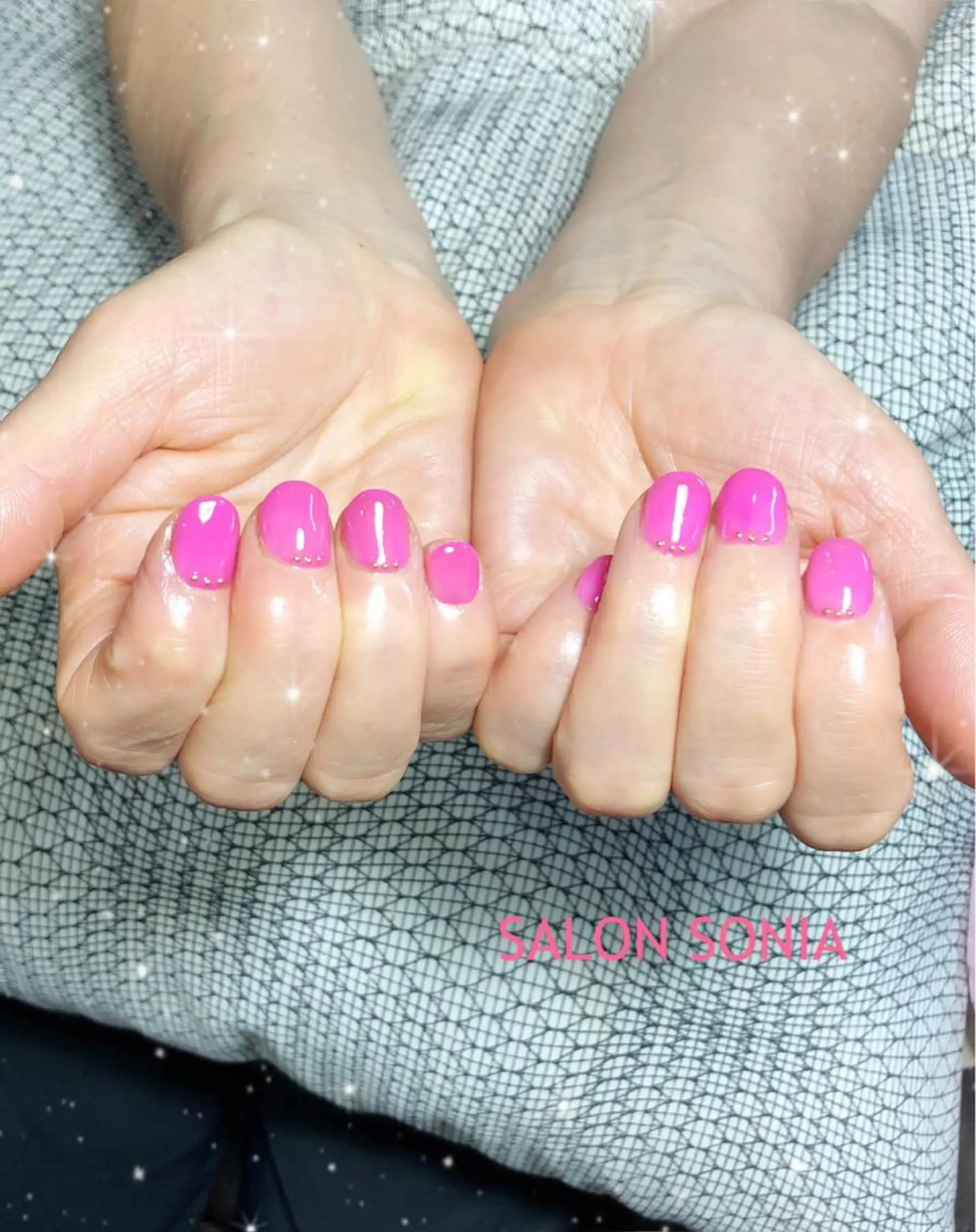 ネイル ハンドネイル 小顔・毛穴・たるみ ネイル　似内真樹のエステ・リラクイメージ