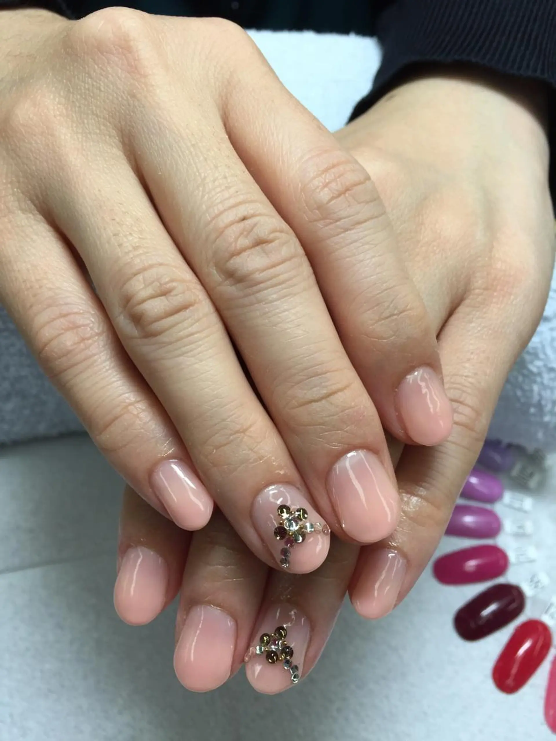 ネイル グラデーション ストーンネイル Sakura NaiLのネイルデザイン