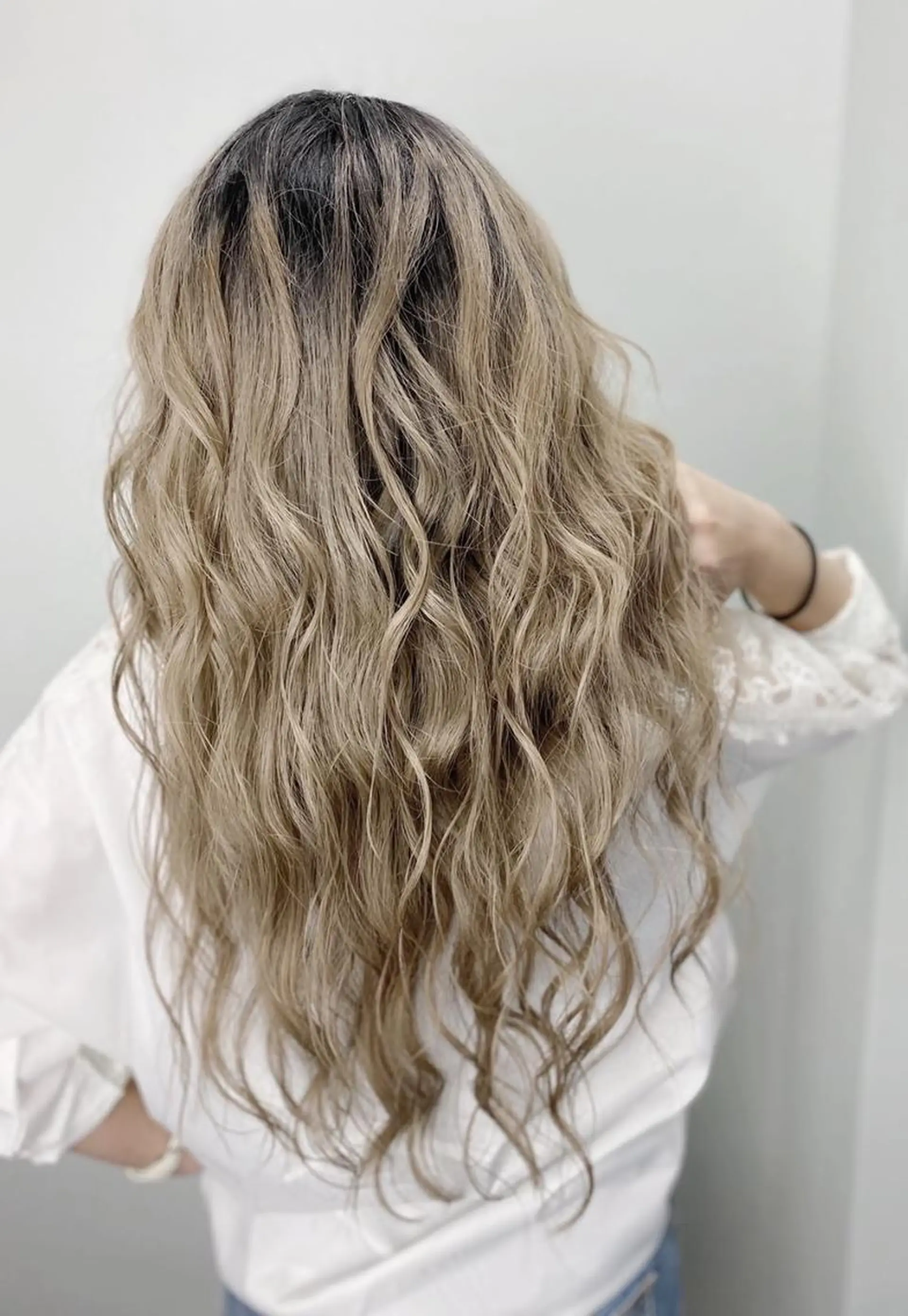 ロング ネイル カラー パーマ ヘアアレンジ マツエク・マツパ メンズ キッズ ブリーチ特化型✂️ ハイトーンカラー👨のヘアスタイル
