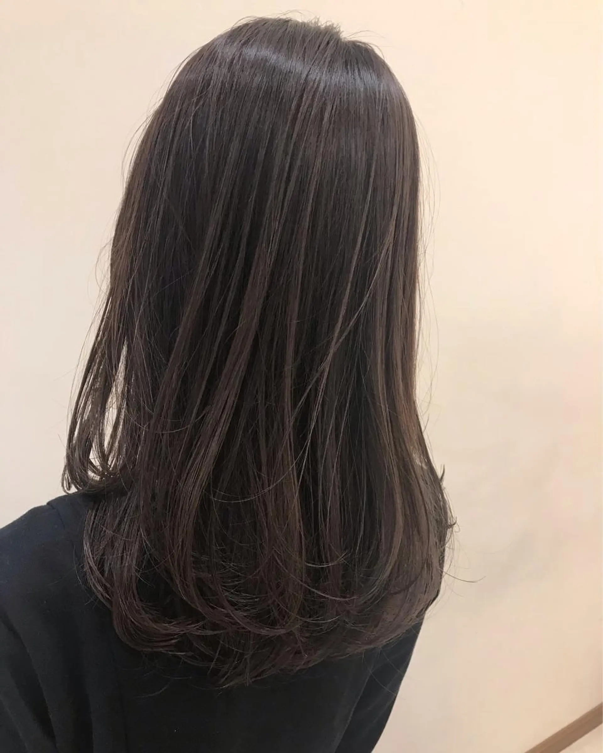 セミロング カラー ダークグレー ダークグレージュ グレージュ カット ヘアカラー トリートメント 艶 透け感カラー 似合わせ 齊木 勇人のヘアスタイル