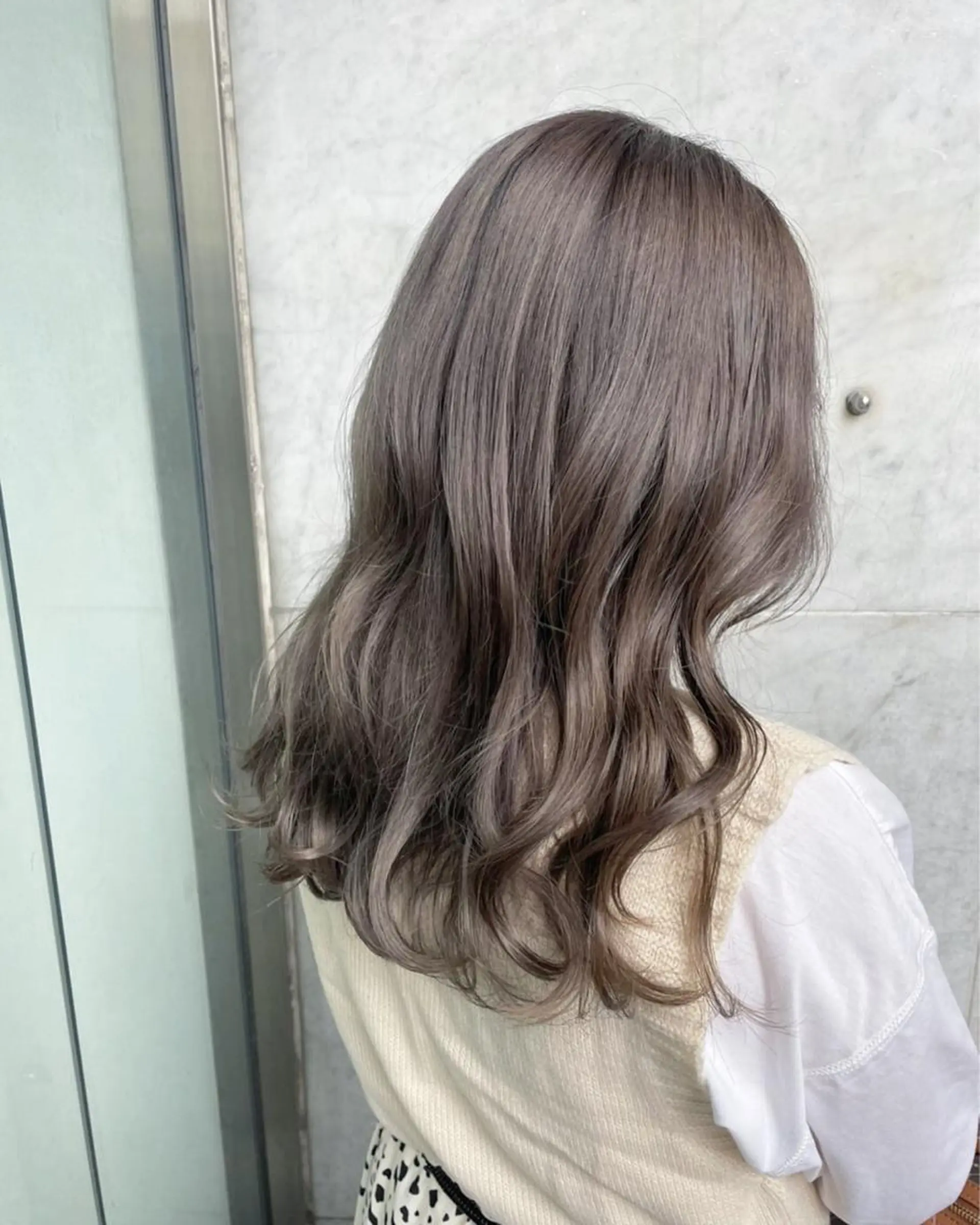 セミロング カラー グレージュ ミルクティーグレージュ JIL BLAN 京都所属・RU RIのヘアスタイル