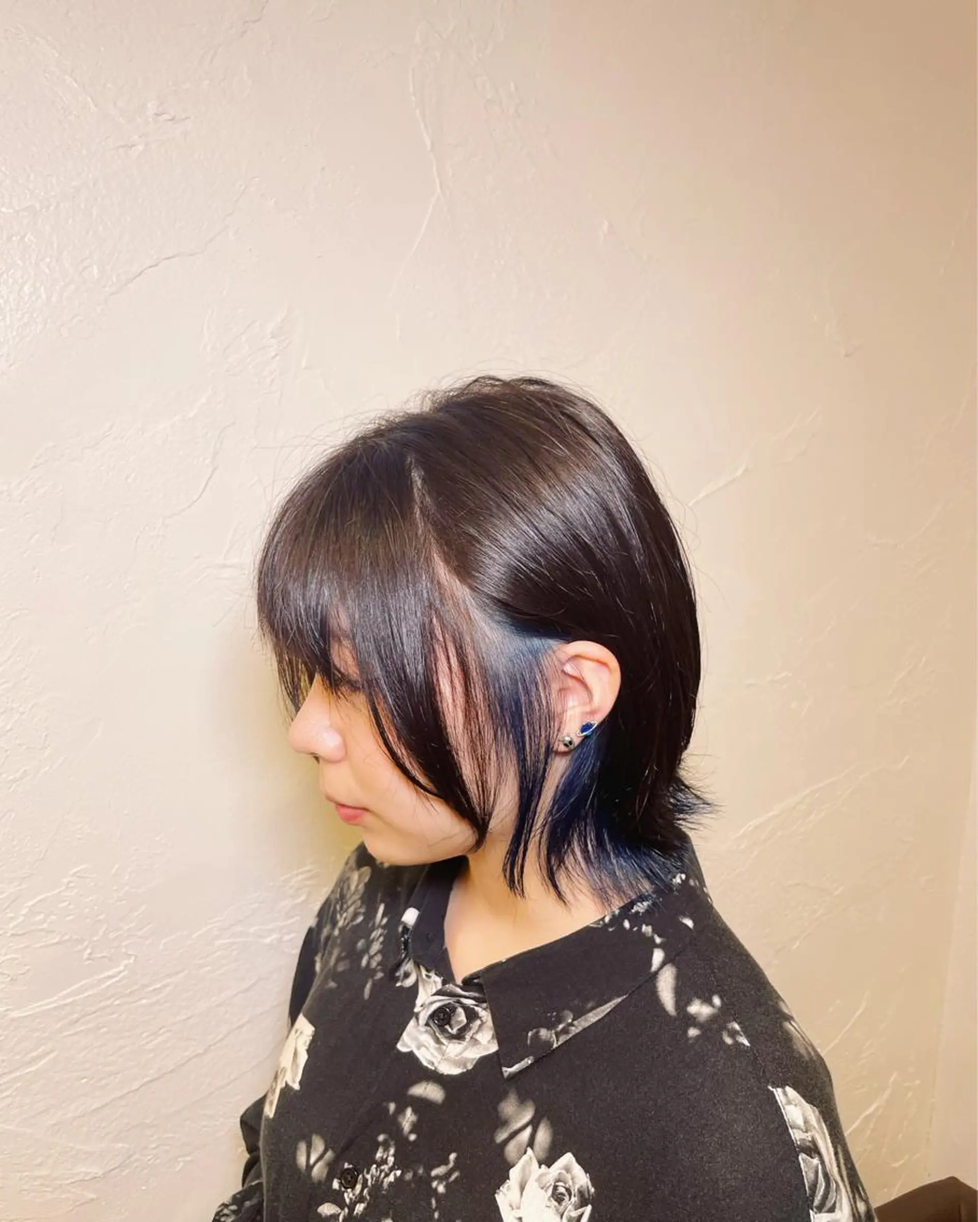 ミディアム カラー インナーカラー ウルフカット WILLOW京橋 小玉泰基のヘアスタイル