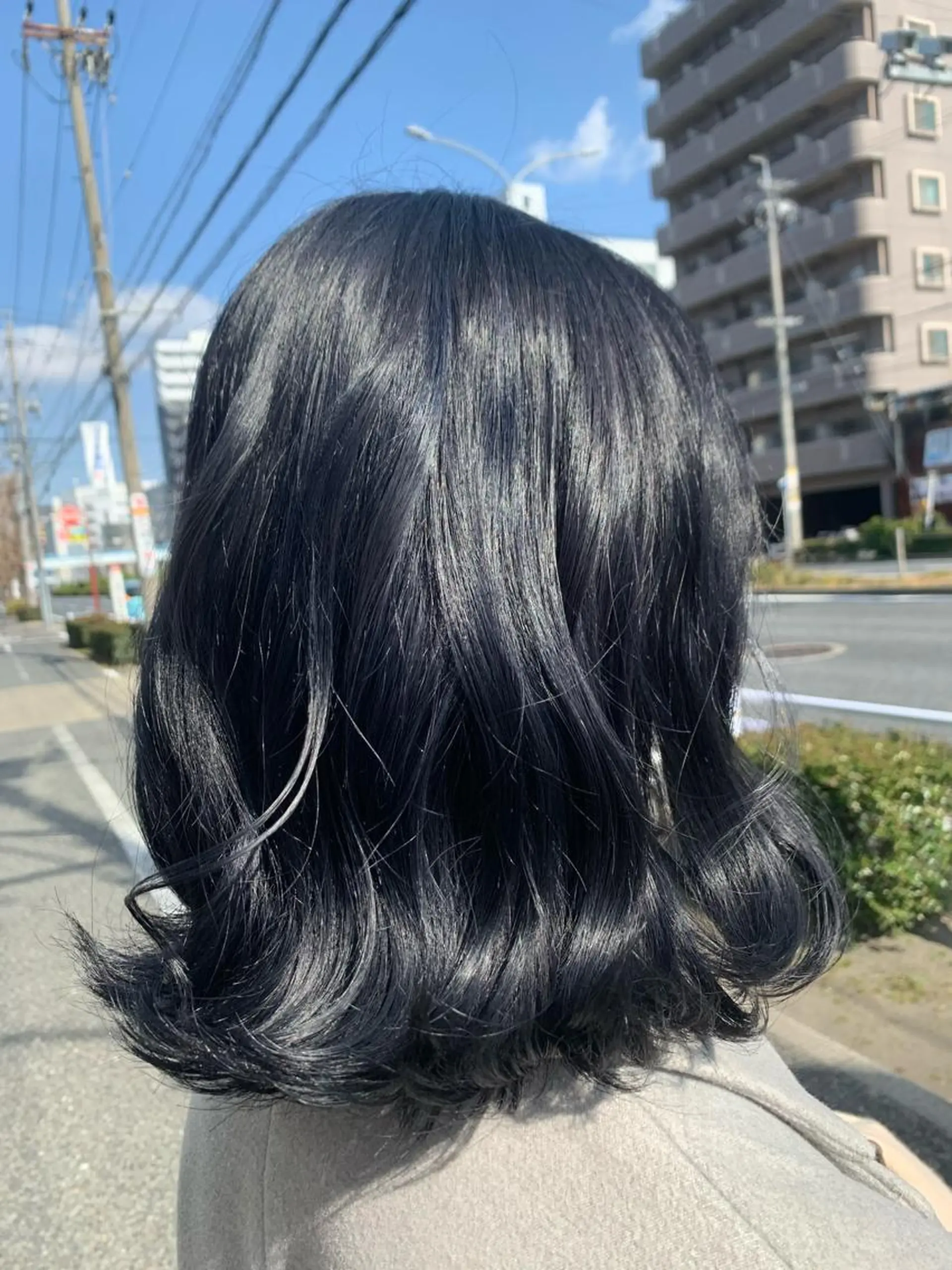 ミディアム カラー 黒髪 ブルーカラー ブルーブラック 浅岡 みちるのヘアスタイル