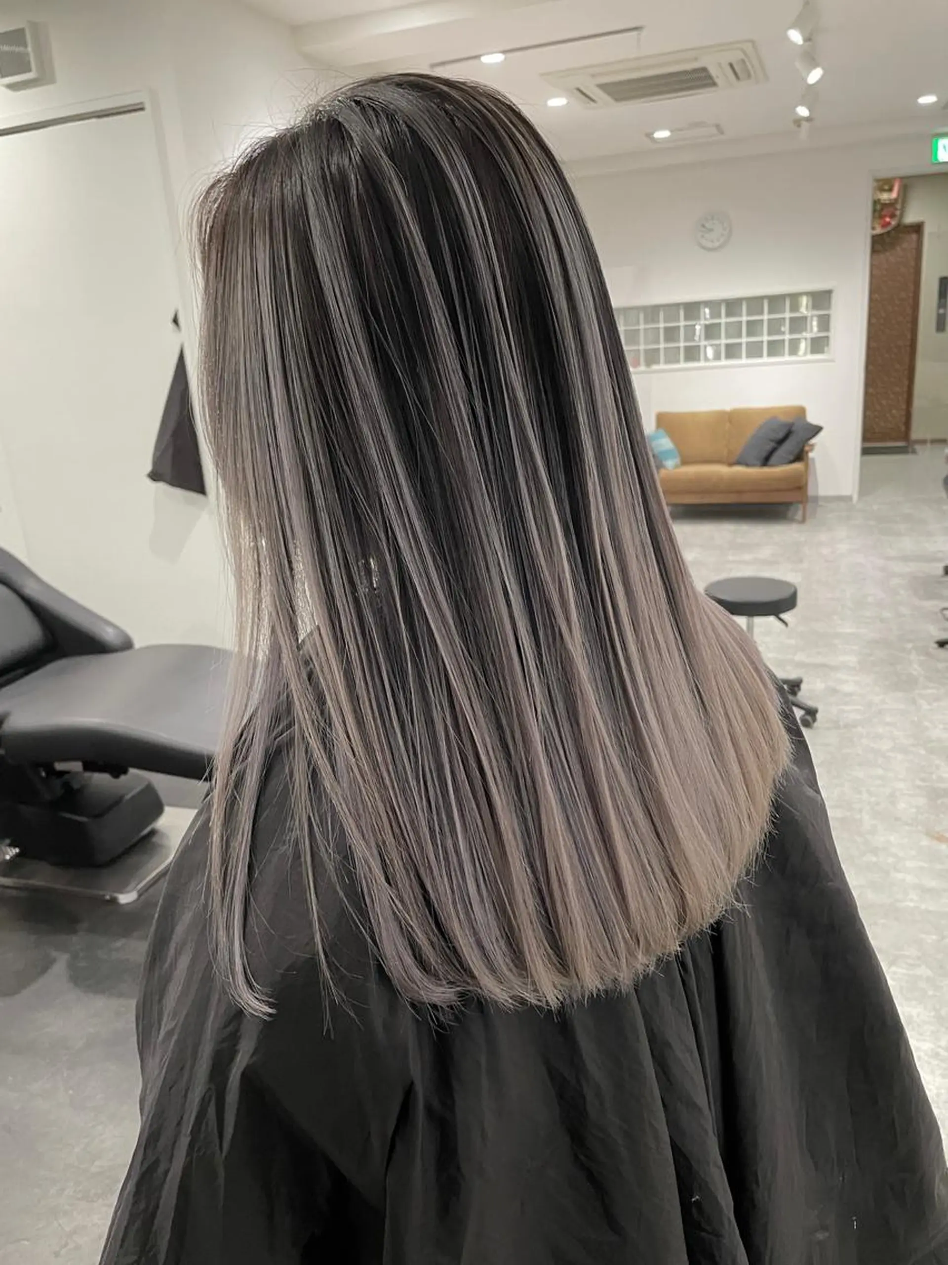 セミロング ヘアカラー 大人レイヤー ヨシミカズヤのヘアスタイル