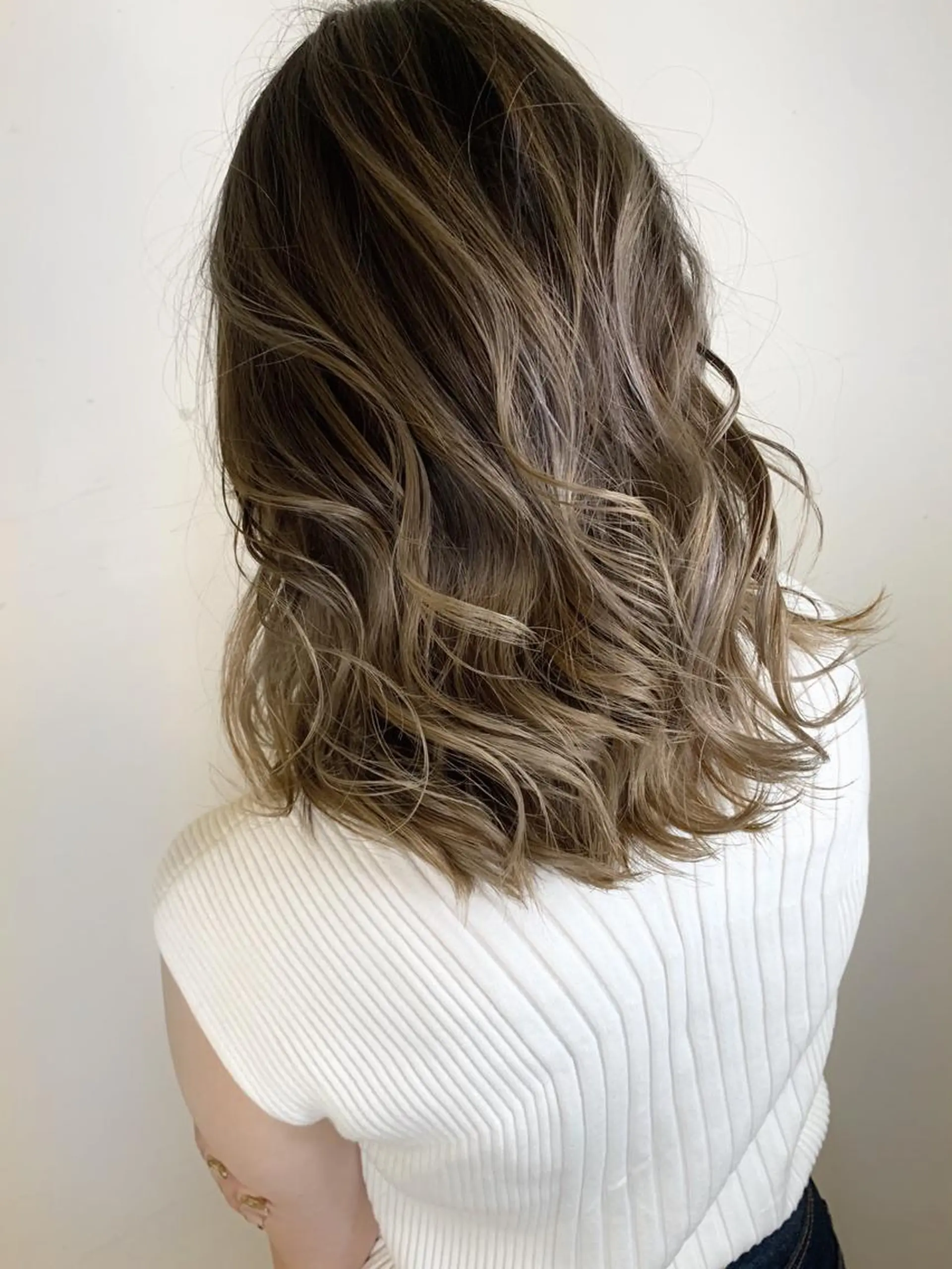 ミディアム レイヤーカット 可児 令路のヘアスタイル