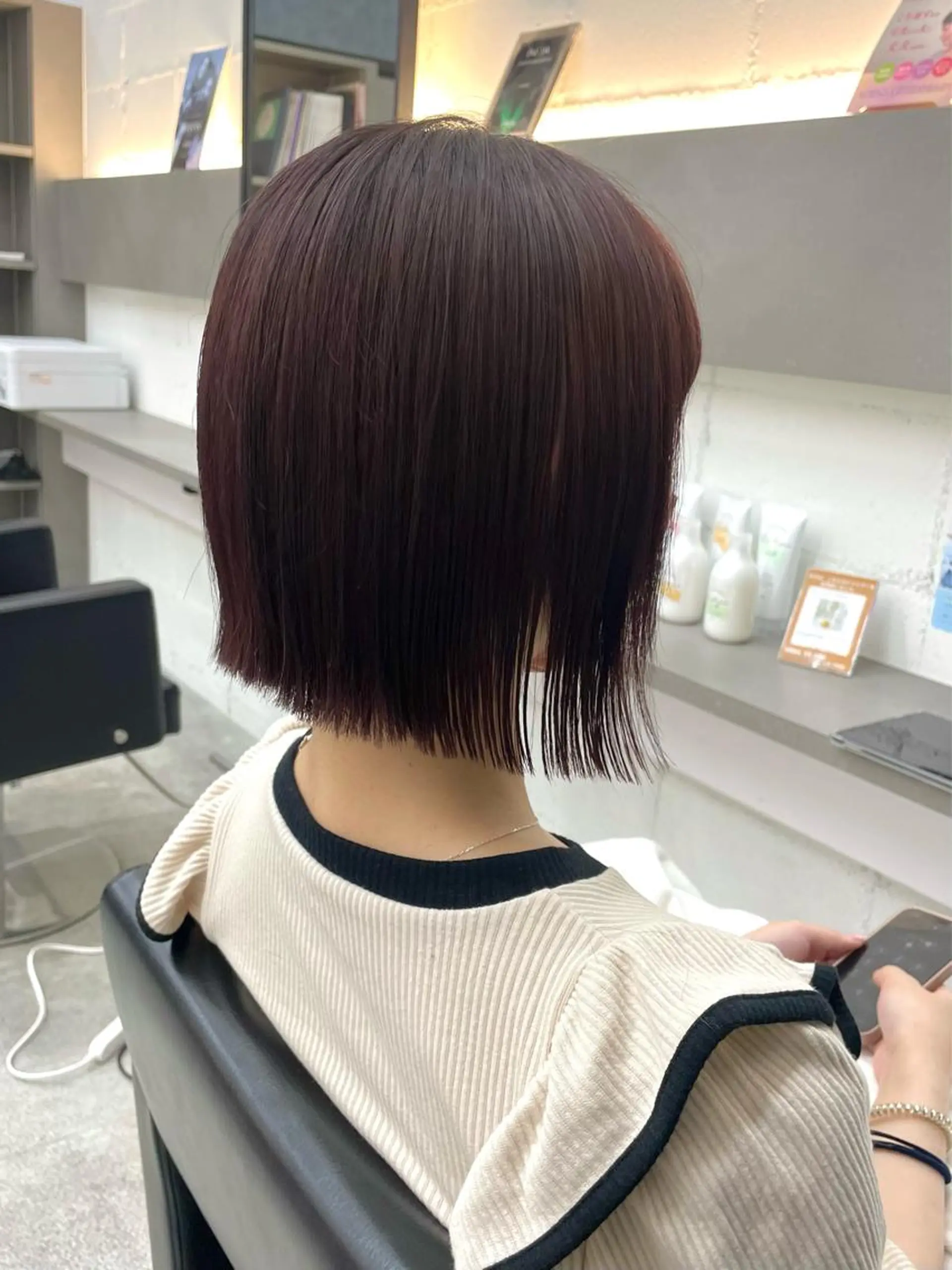 ショート カラー ヘアアレンジ 切りっぱなしボブ ボブ mika｜寒色カラー ｜ブリーチカラーのヘアスタイル