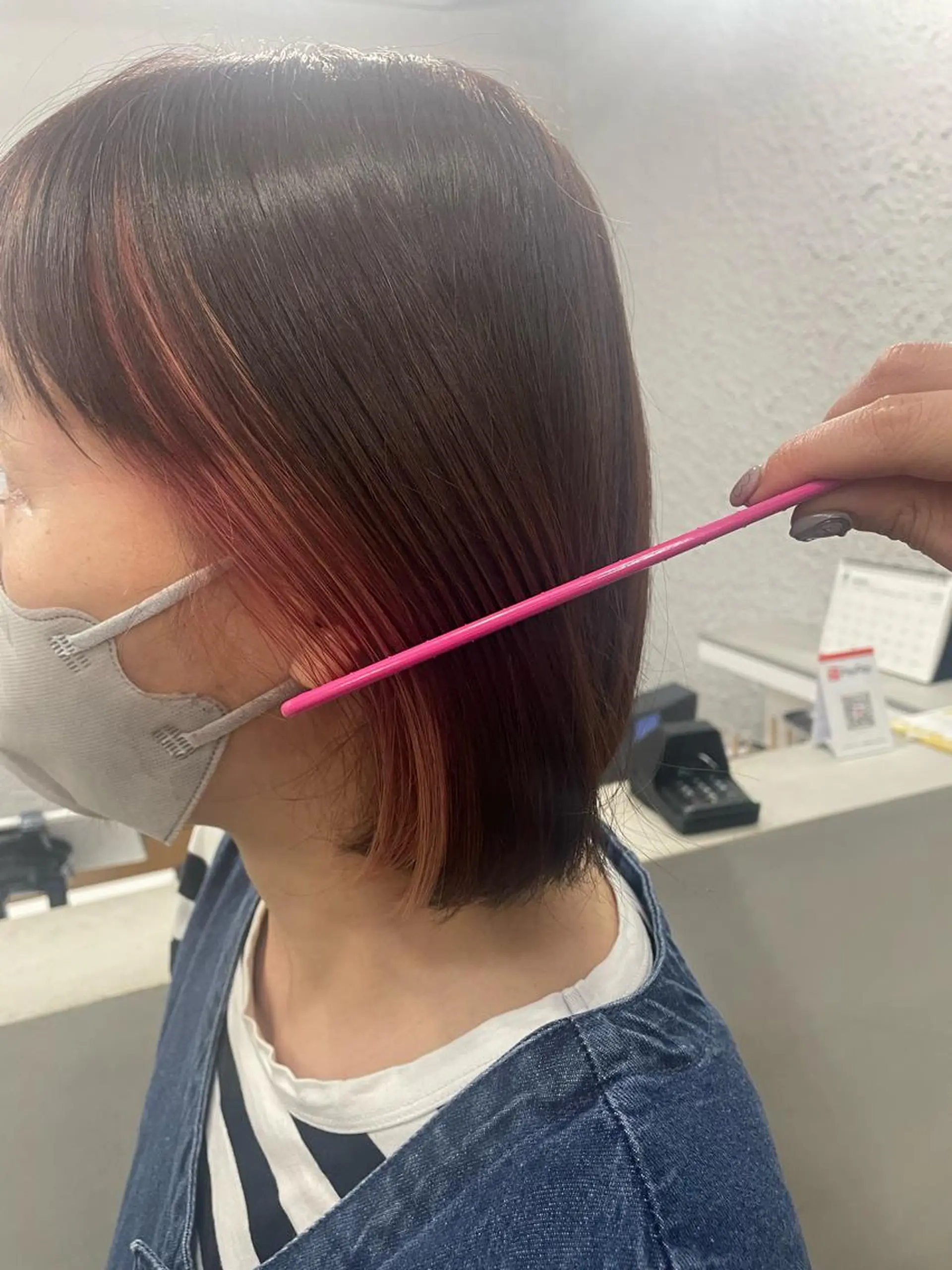 ミディアム カラー インナーカラー yui/ layer cutのヘアスタイル