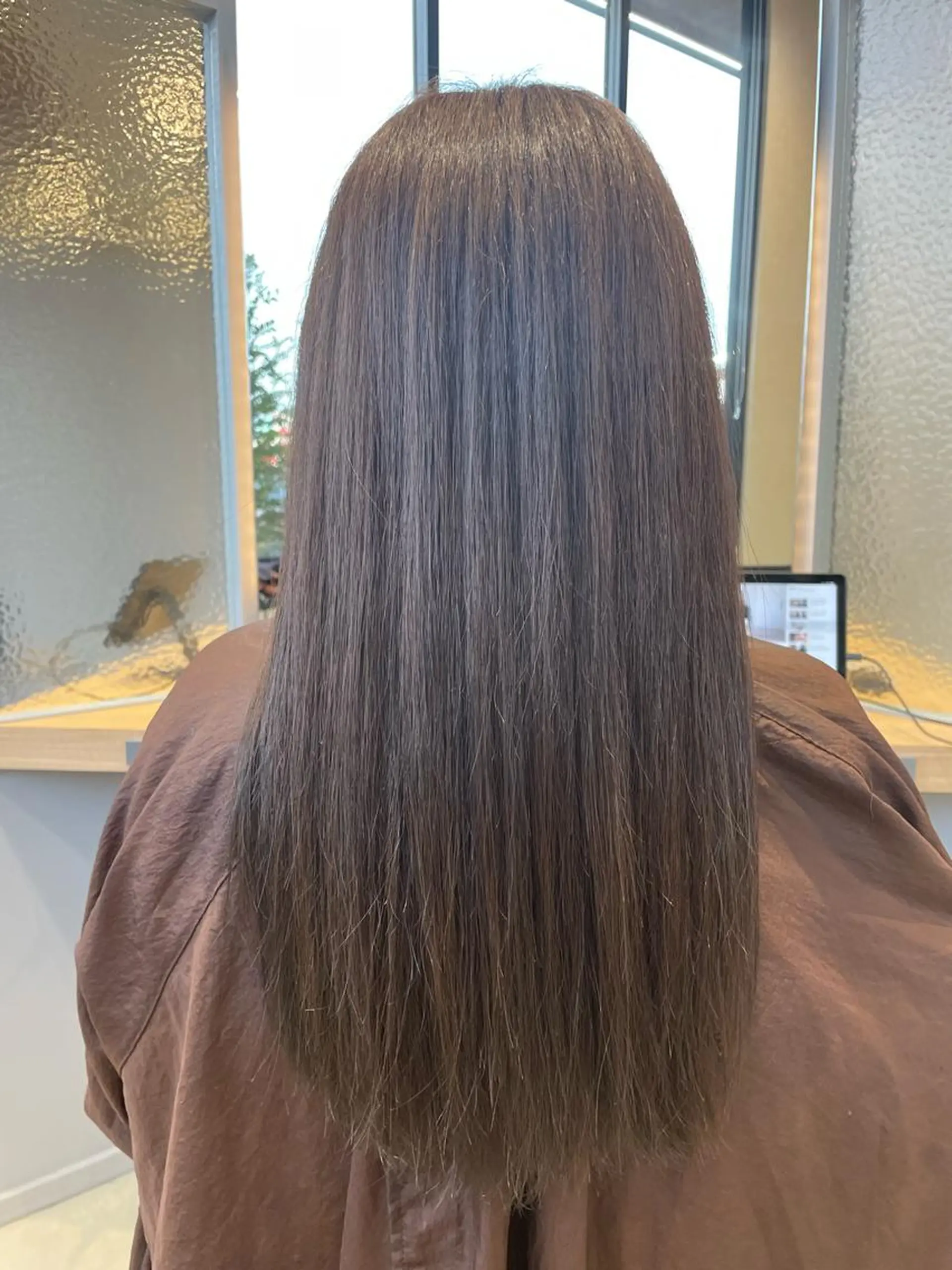 カラー 小澤 璃奈のヘアスタイル