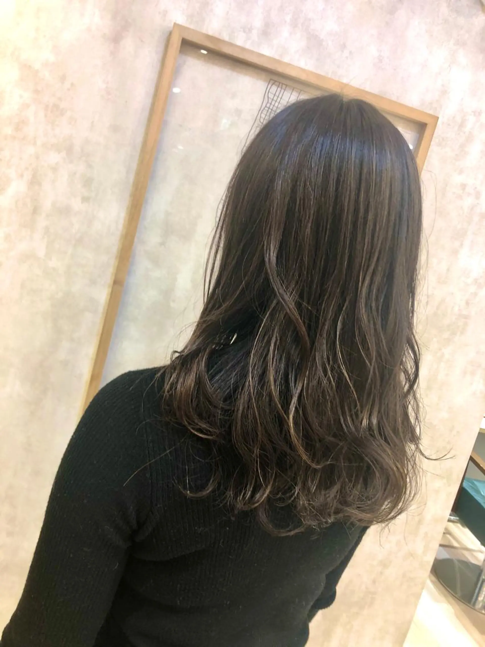 カラー アッシュ ハイライトカラー 三村 桜生のヘアスタイル