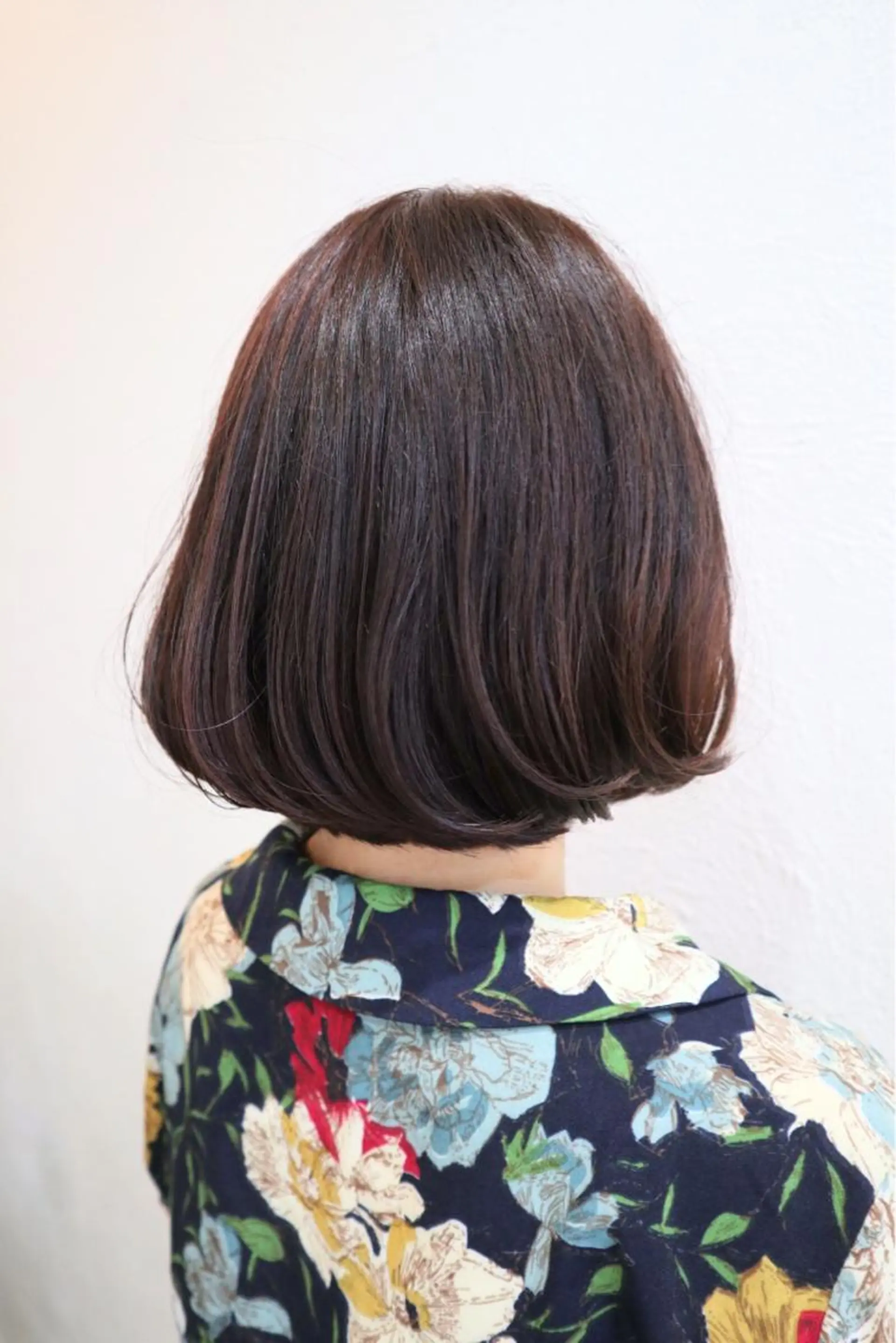 ミディアム カラー グレージュ イルミナカラー ピンクカラー レッドカラー ボブ ヘアカラー トリートメント 西村 ようこのヘアスタイル