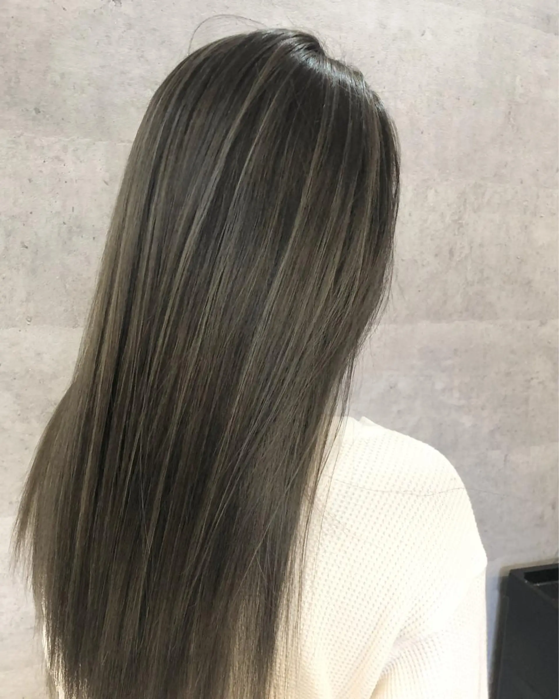 ロング カラー アディクシーカラー アッシュ 透明感カラー ハイライトカラー イルミナカラー i  plus＋所属・髪質改善で 憧れの潤艶美髪にのヘアスタイル
