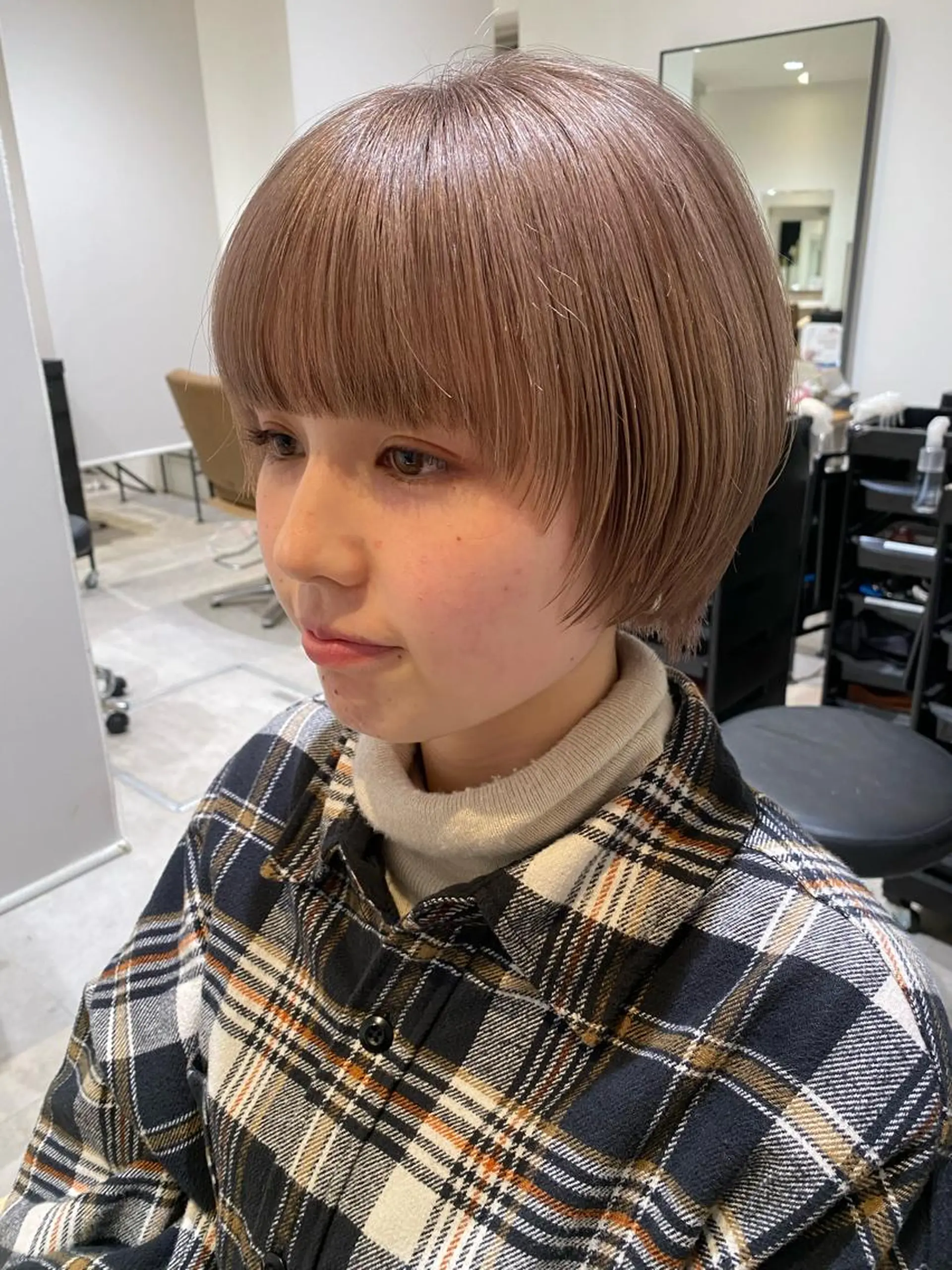 ショート 顔まわりカラー特化 赤津百合絵のヘアスタイル