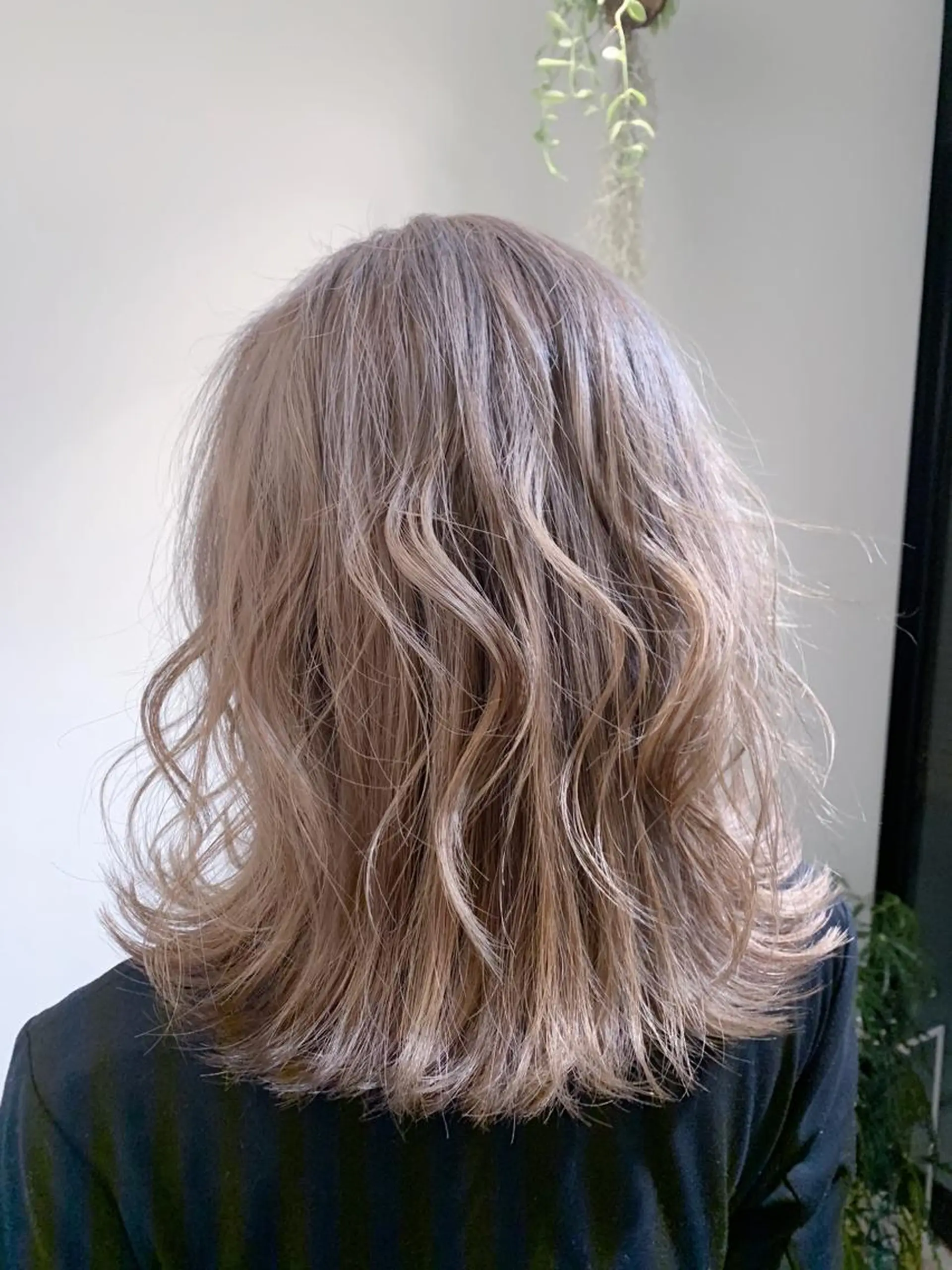 ミディアム カラー ベージュカラー ホワイトベージュ DUMBO所属・【完全マンツー 恵比寿】佐藤 翔のヘアスタイル