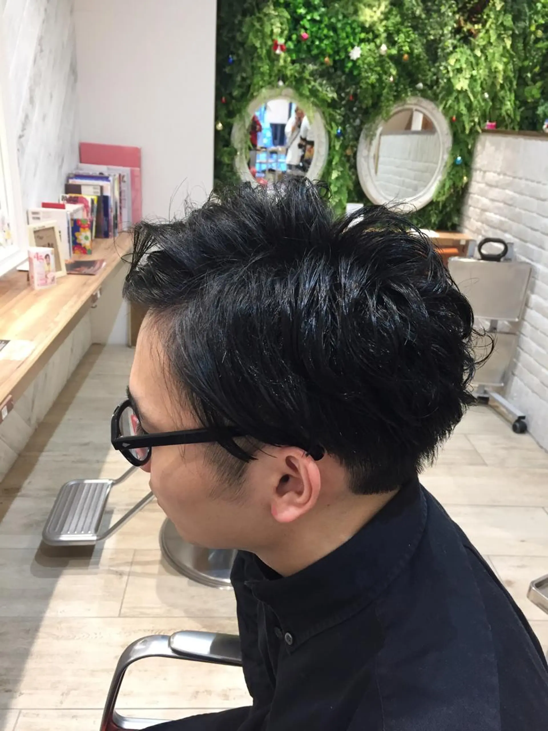 ショート パーマ メンズ 吉岡 三四朗のヘアスタイル