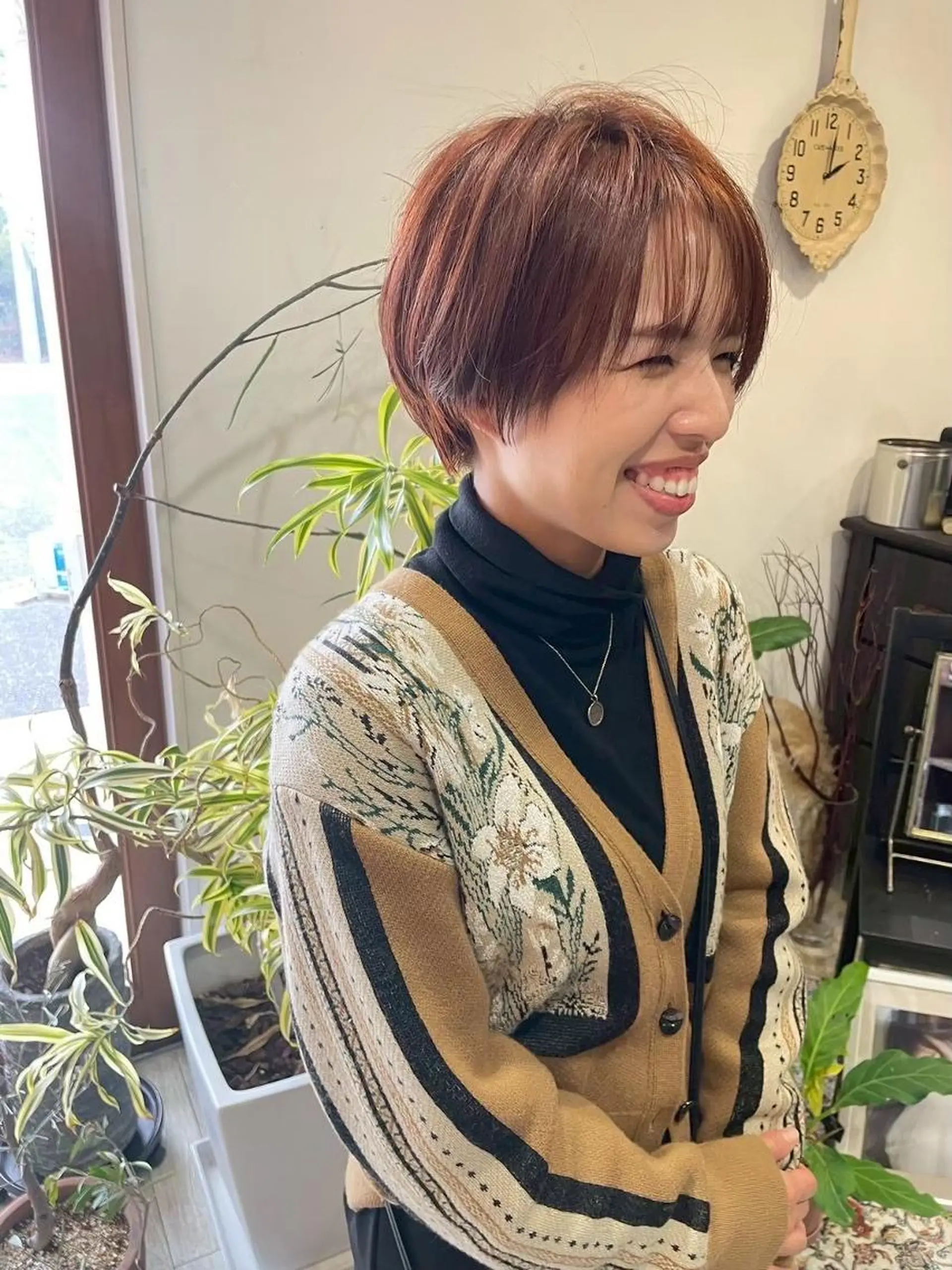 ショート カラー 透明感カラー オリーブグレー 髪質改善 レイヤーカット 極上髪質改善 宮内開星のヘアスタイル