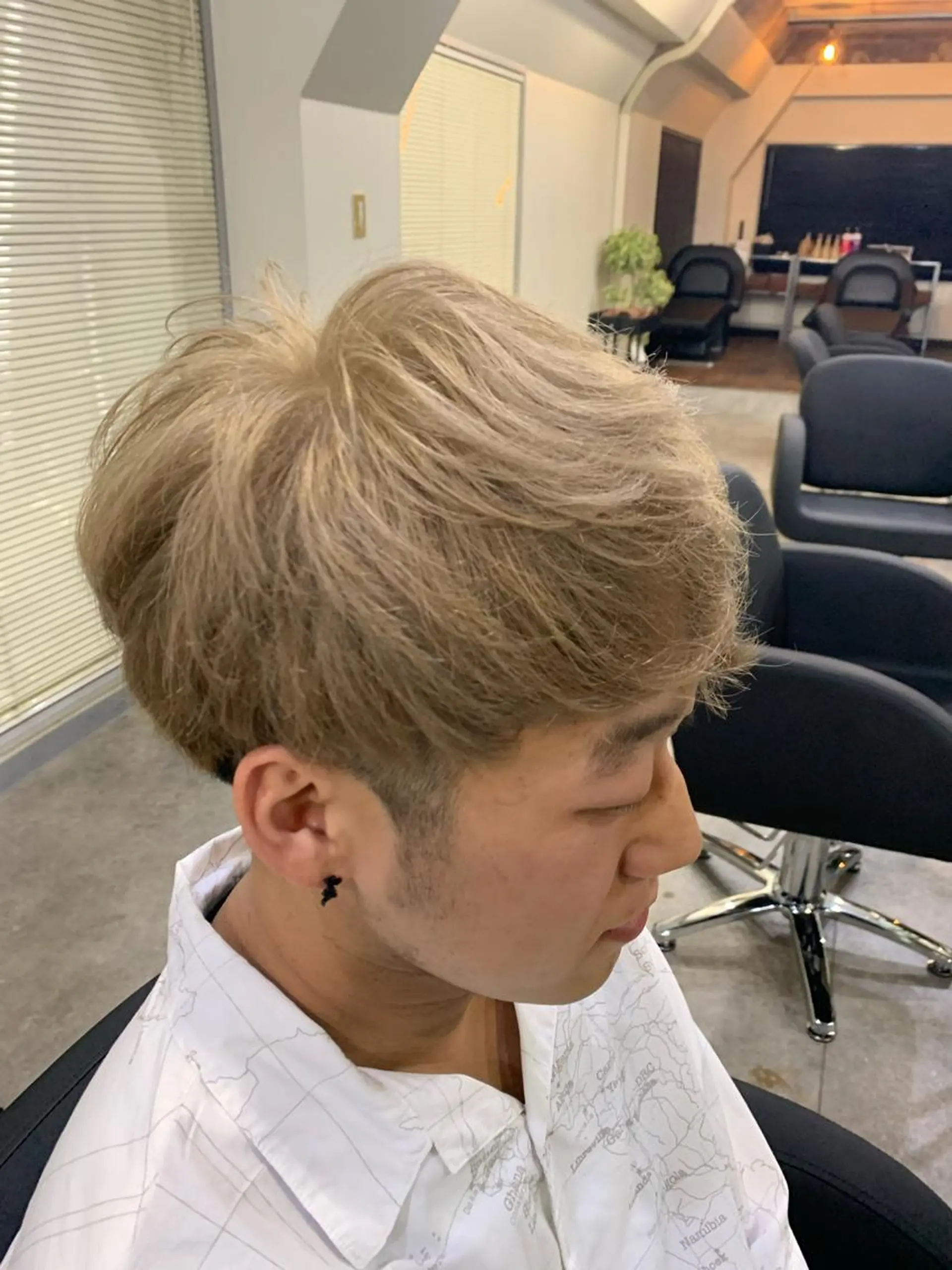 カラー メンズ ベージュカラー 🫧顔まわりレイヤー カット🫧🧼白石輝のヘアスタイル