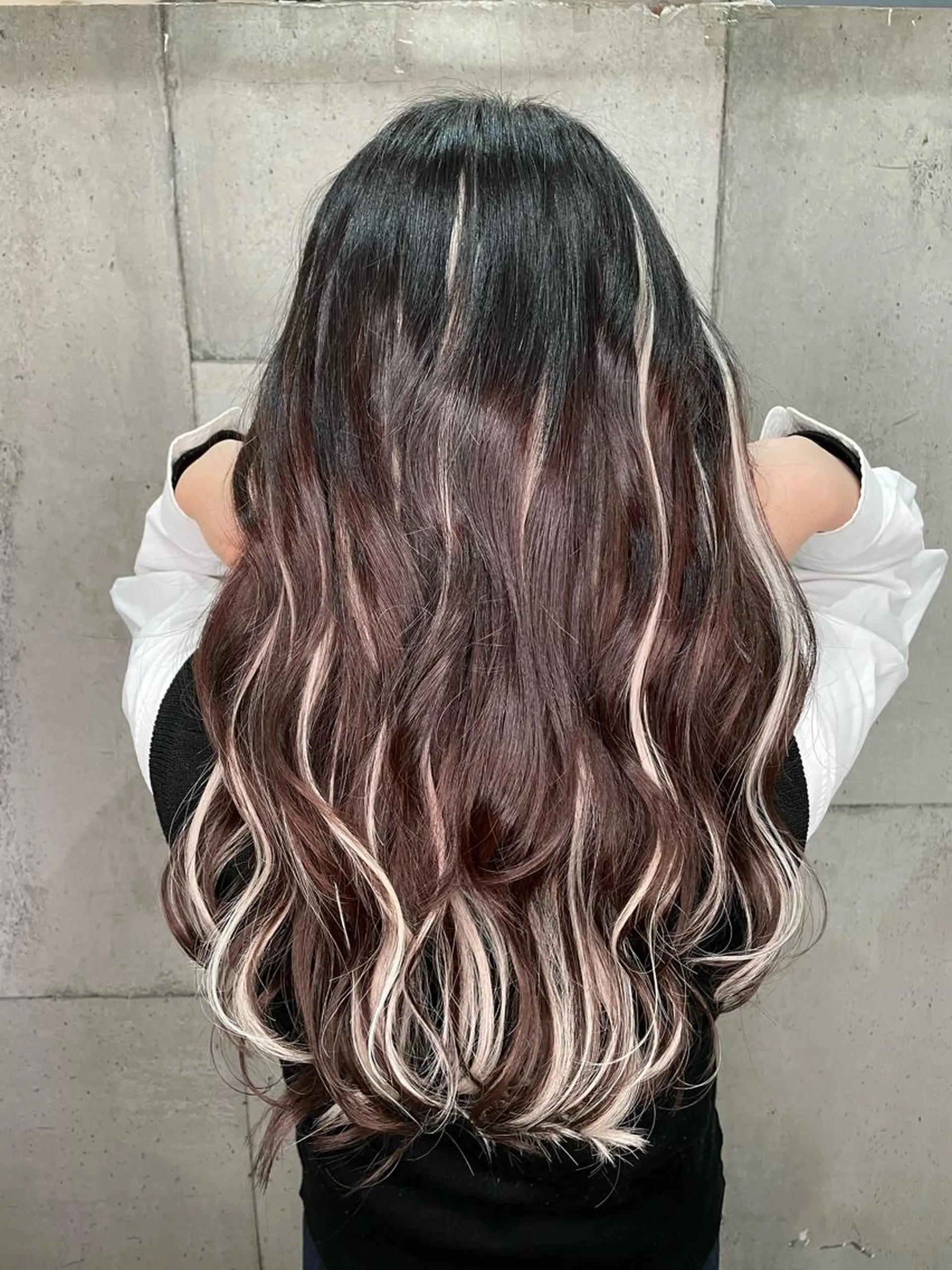 ロング 大内 志穂のヘアスタイル