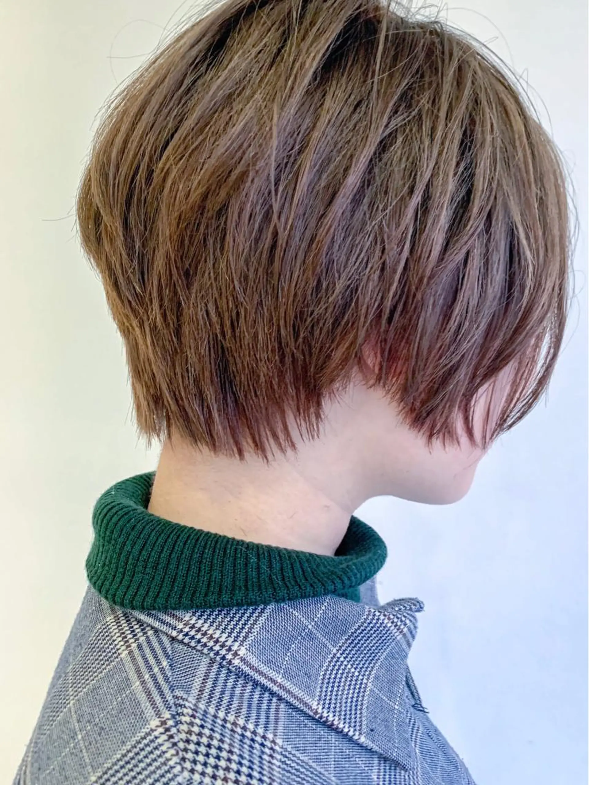 ショート nuu所属・💜ショート💜 ウルフ、ボブ二色亜美のヘアスタイル