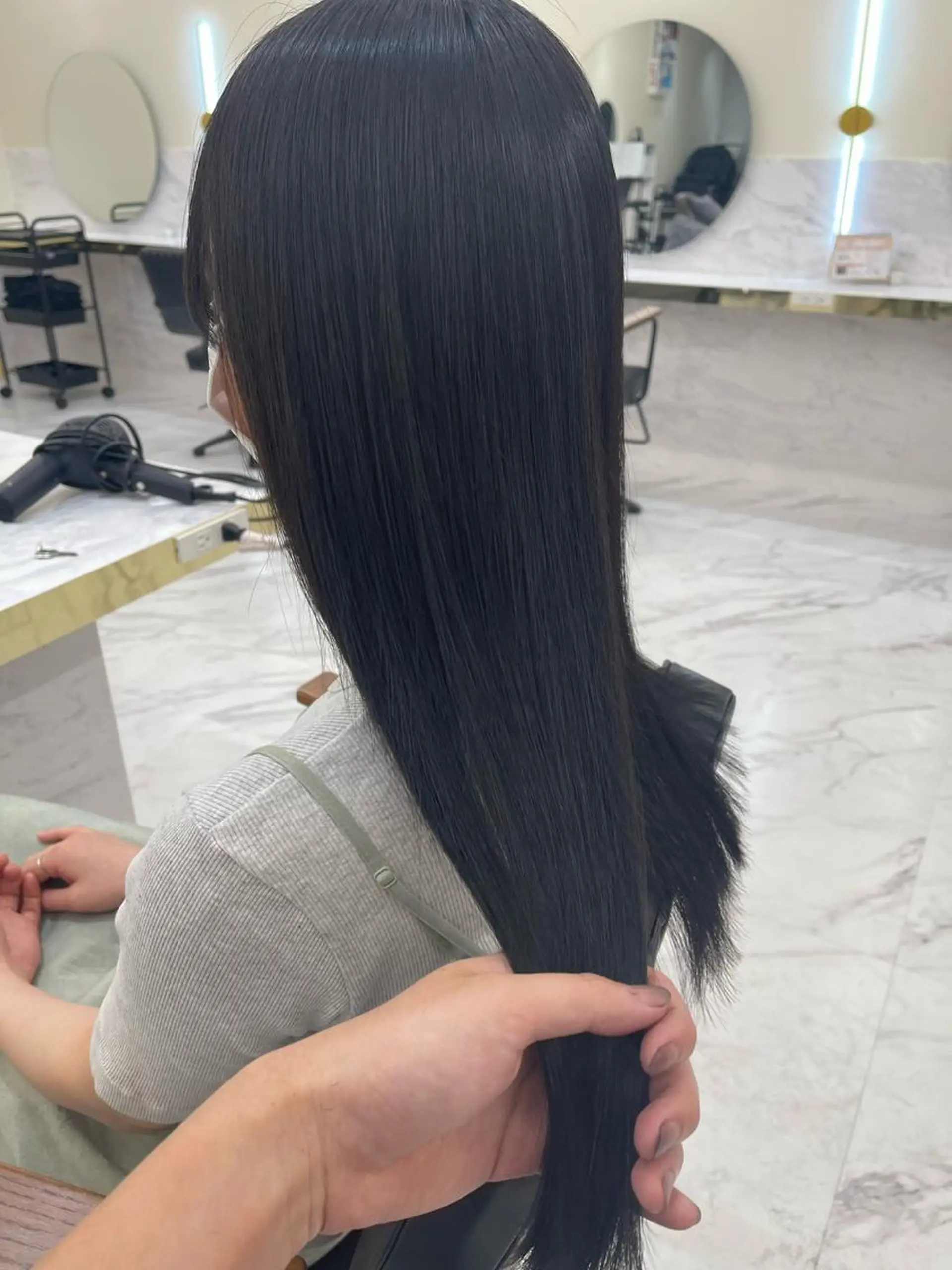 セミロング カット ヘアカラー 縮毛矯正 トリートメント シンタニ ナオトのヘアスタイル