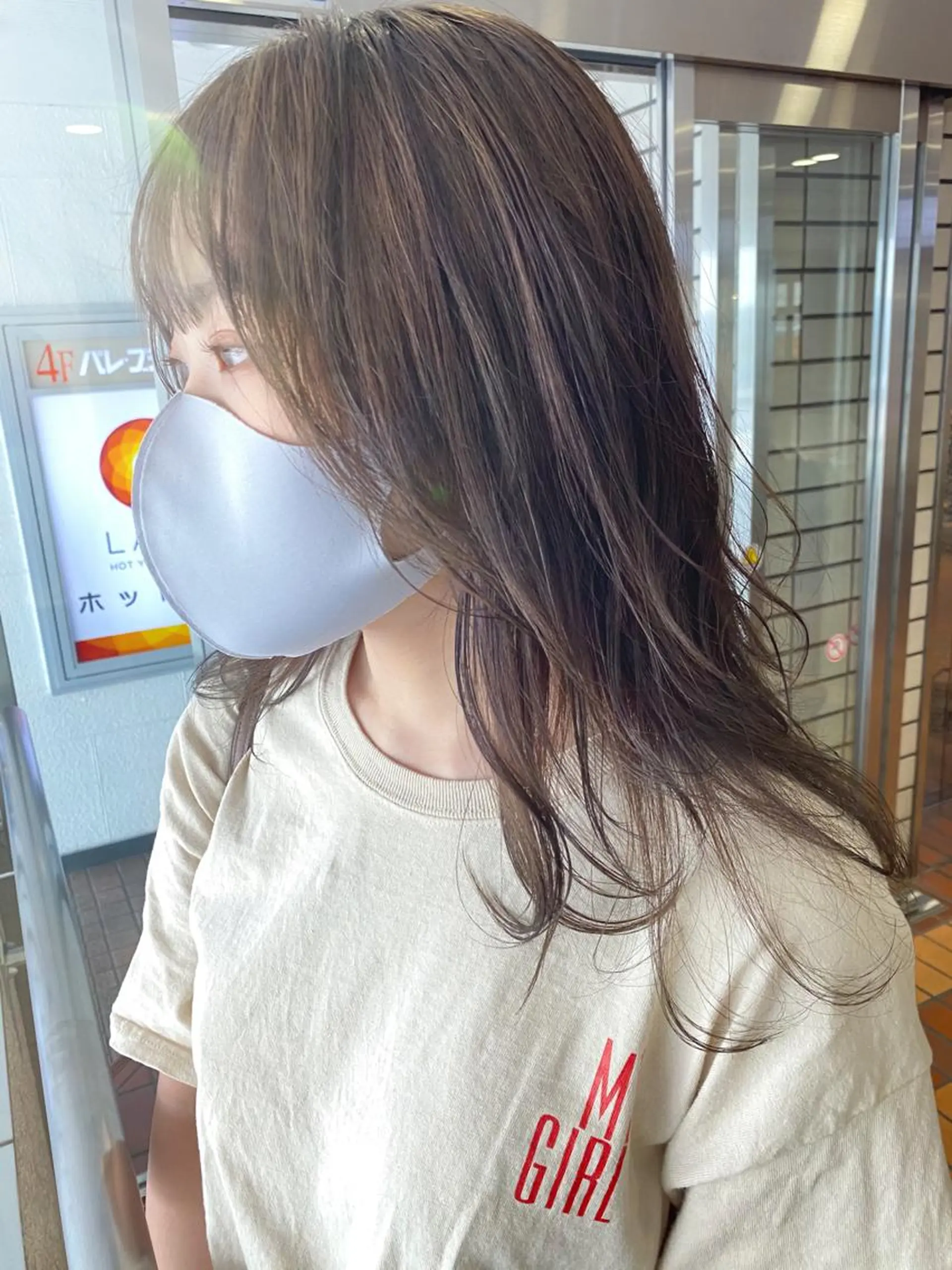 セミロング カラー ブリーチ 透明感カラー グレージュ ミルクティーグレージュ ブリーチなしカラー カット ヘアカラー トリートメント レイヤー/ベージュ カラー/ハシモトのヘアスタイル