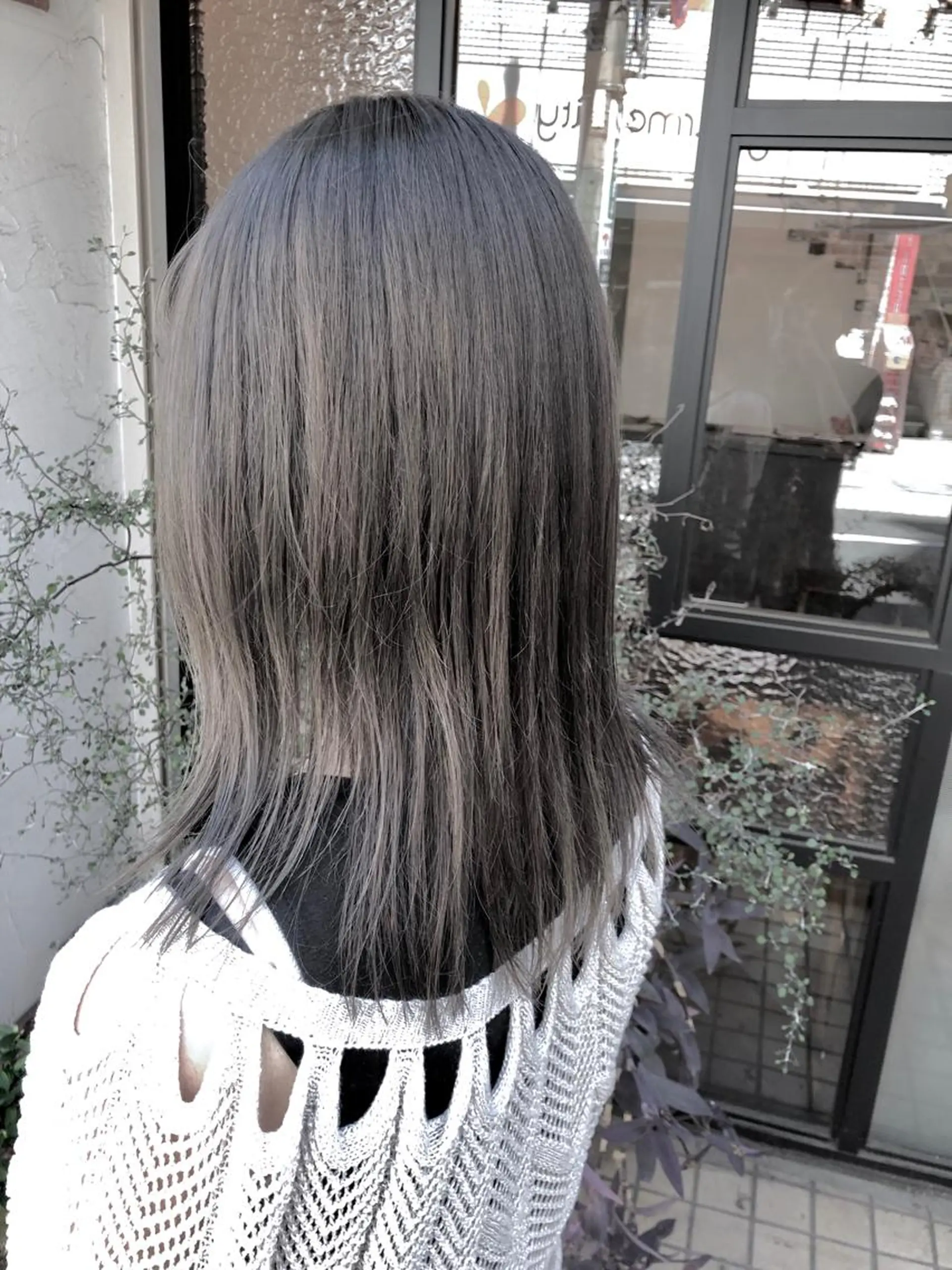 セミロング カラー グレージュ オーガニックカラー 桐原 竜也のヘアスタイル