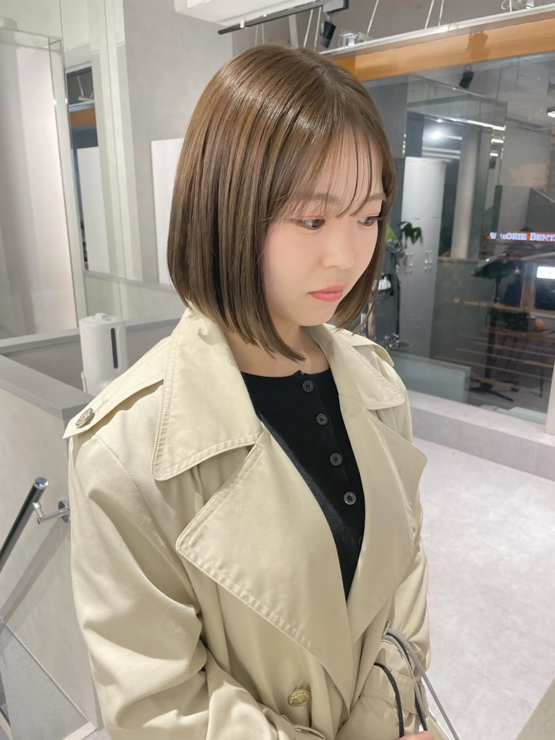 ショート カラー アッシュ バレイヤージュ ベージュカラー 黒髪 ブリーチ ikuma/ ミルクティーのヘアスタイル