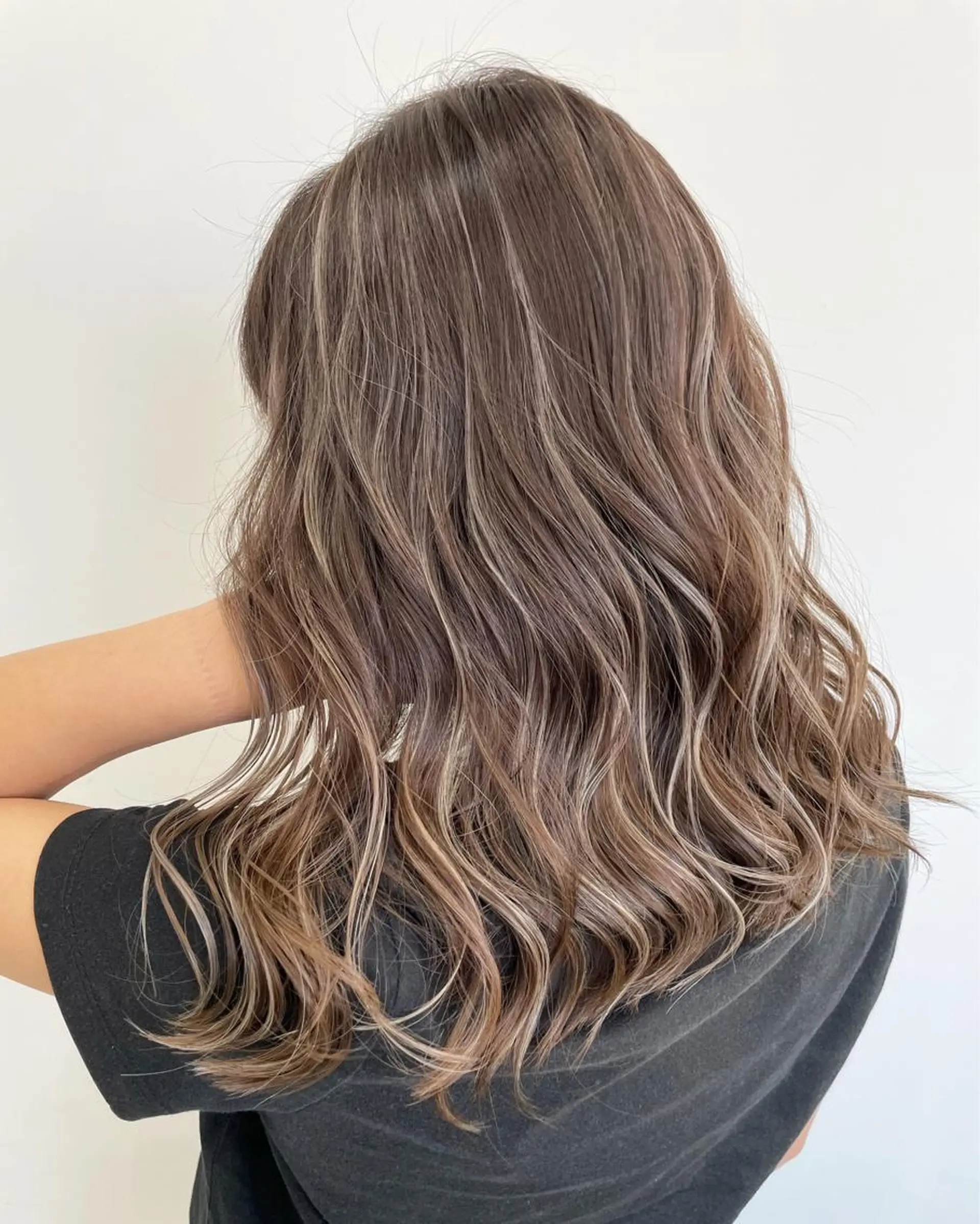 ミディアム LINOET  nagoya所属・手島 カミラのヘアスタイル