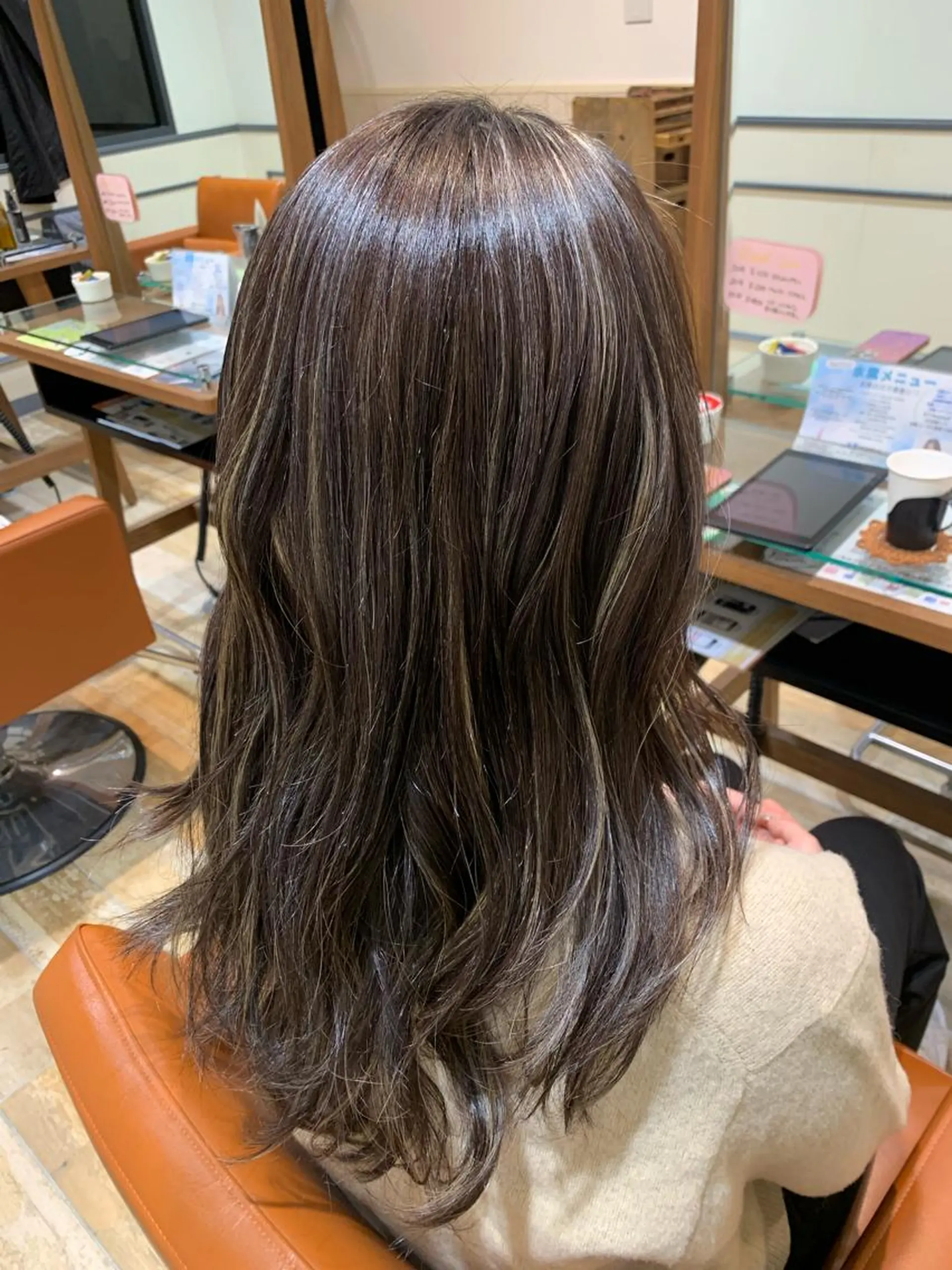 カラー ヘアカラー 須藤 向日葵のヘアスタイル