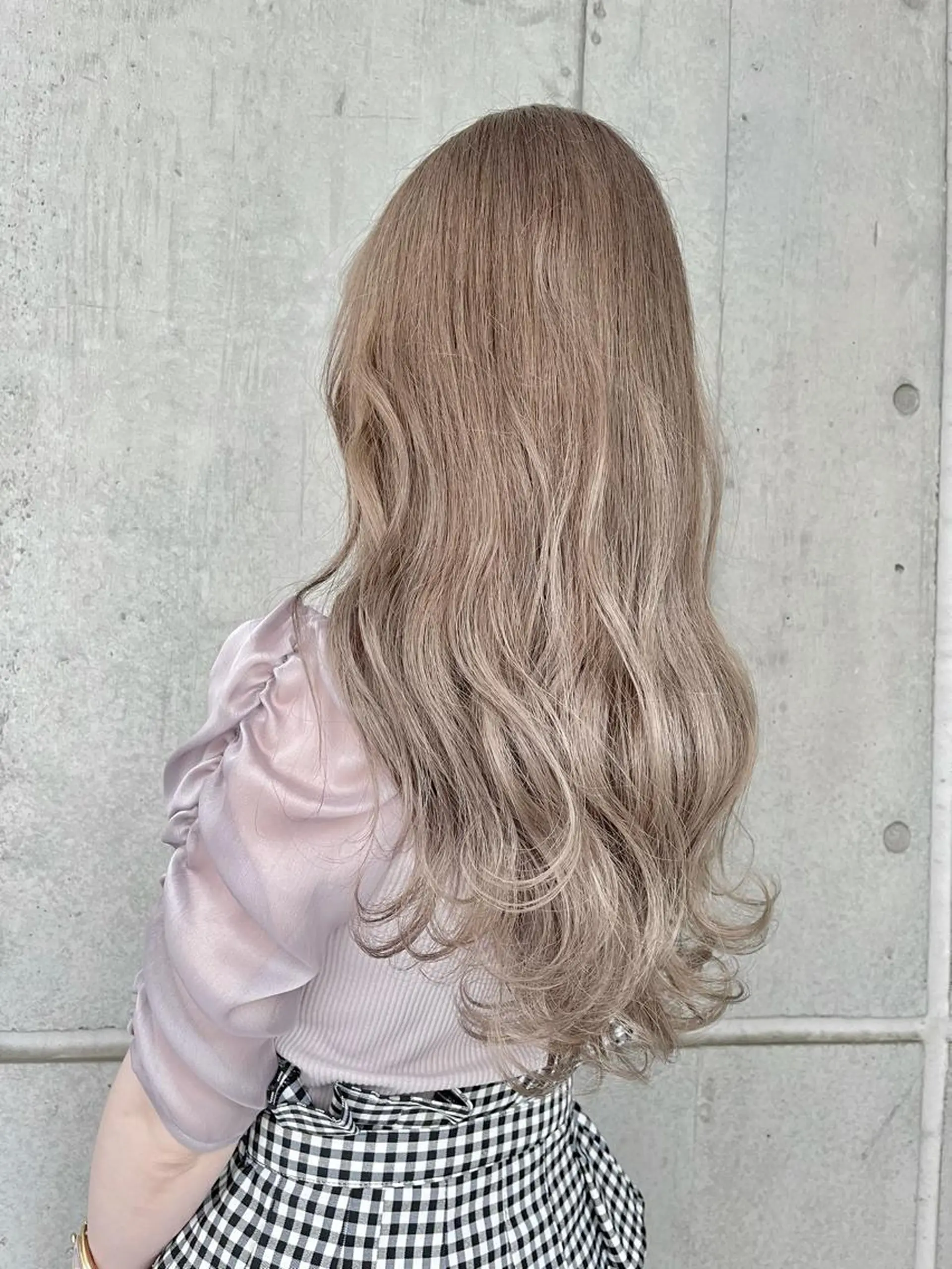 ロング カラー パーマ ヘアアレンジ ベージュカラー ブリーチ ケアブリーチ ダブルカラー ミルクティーベージュ ヘアカラー トリートメント filo byFeria渋谷所属・ハイライト/透明感 髪質改善/石田幸輔のヘアスタイル