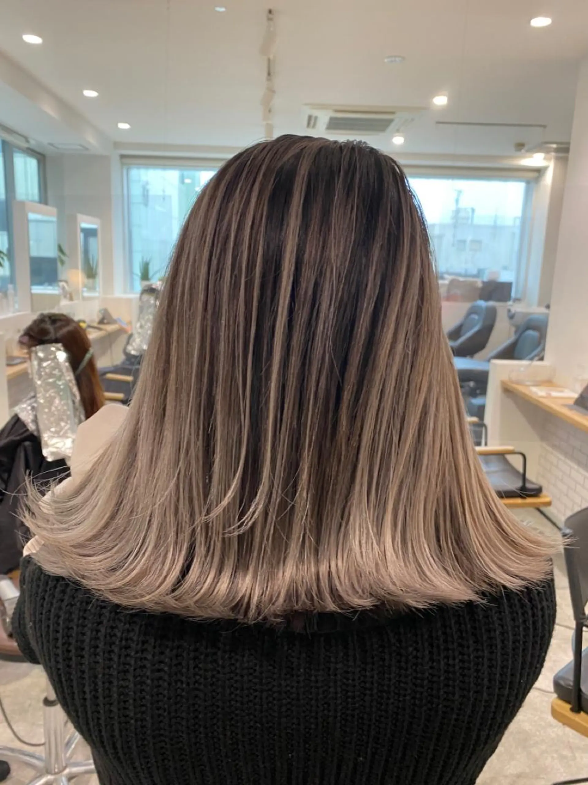 ミディアム カラー バレイヤージュ ハイトーンカラー レイヤーカット トリートメント JIL BLAN 京都のヘアスタイル