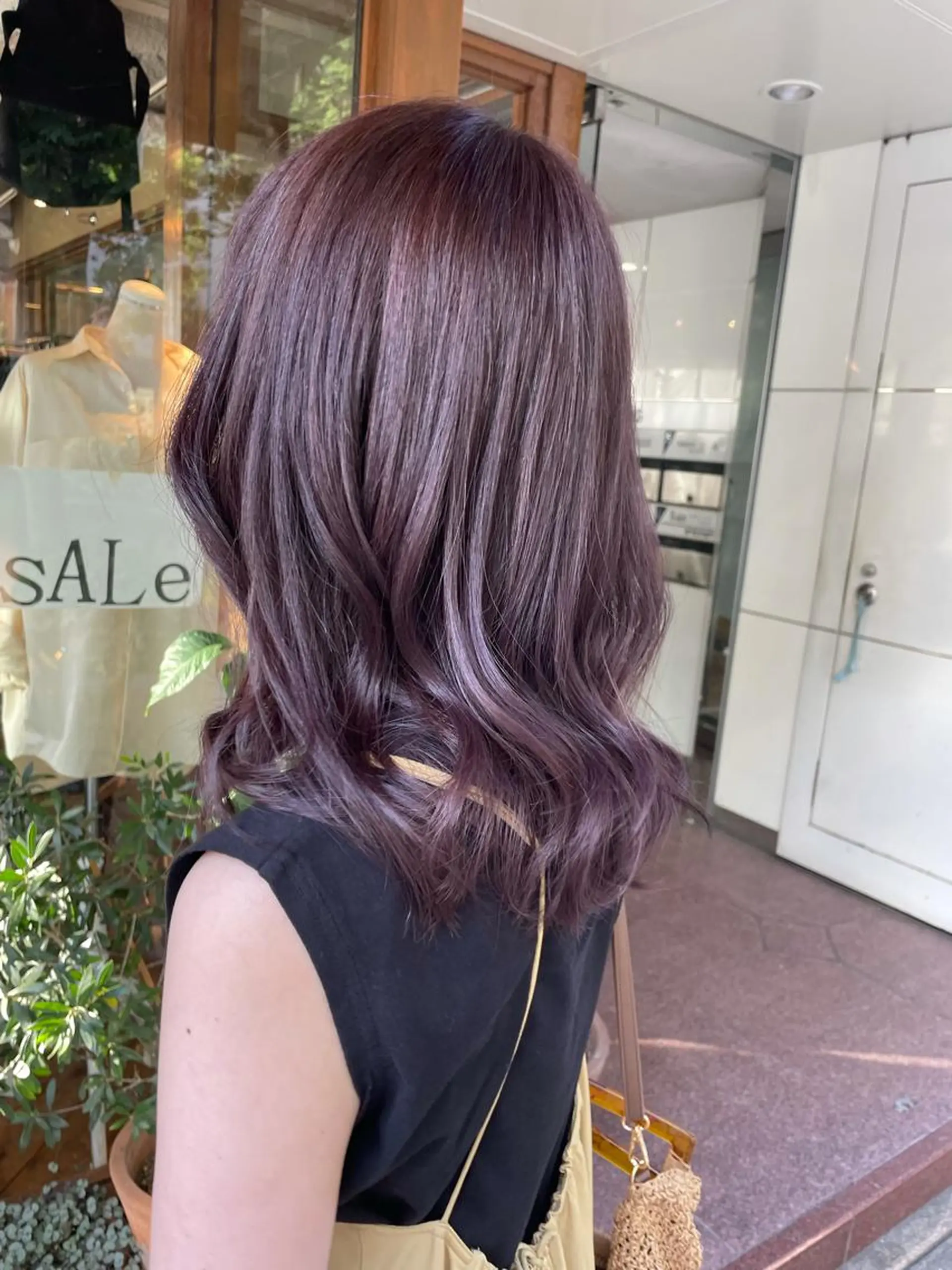ミディアム カラー ブリーチ ブリーチなしカラー バイオレットカラー VERONIQUE所属・山本 雅由のヘアスタイル