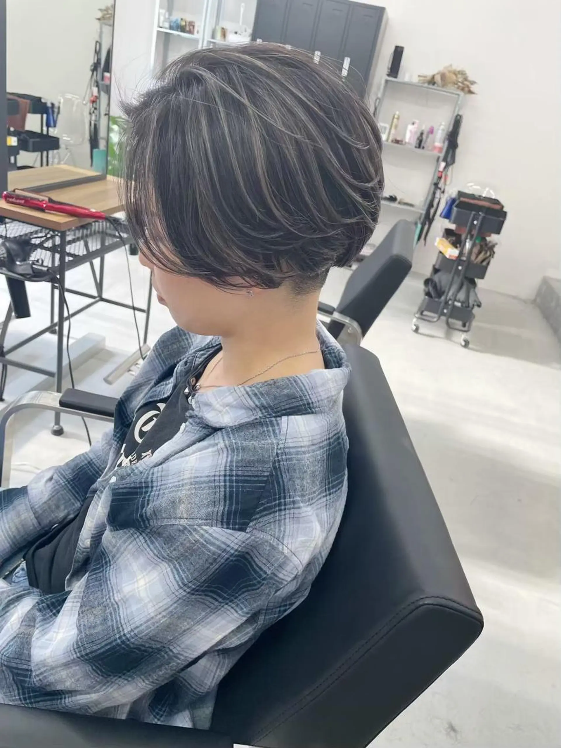 ミディアム カラー パーマ ヘアアレンジ ネイル マツエク・マツパ アイブロウ ショートボブ ミディアムパーマ バレイヤージュ ブリーチ ケアブリーチ カラー特化サロン大阪 ルービック江坂/新城のヘアスタイル