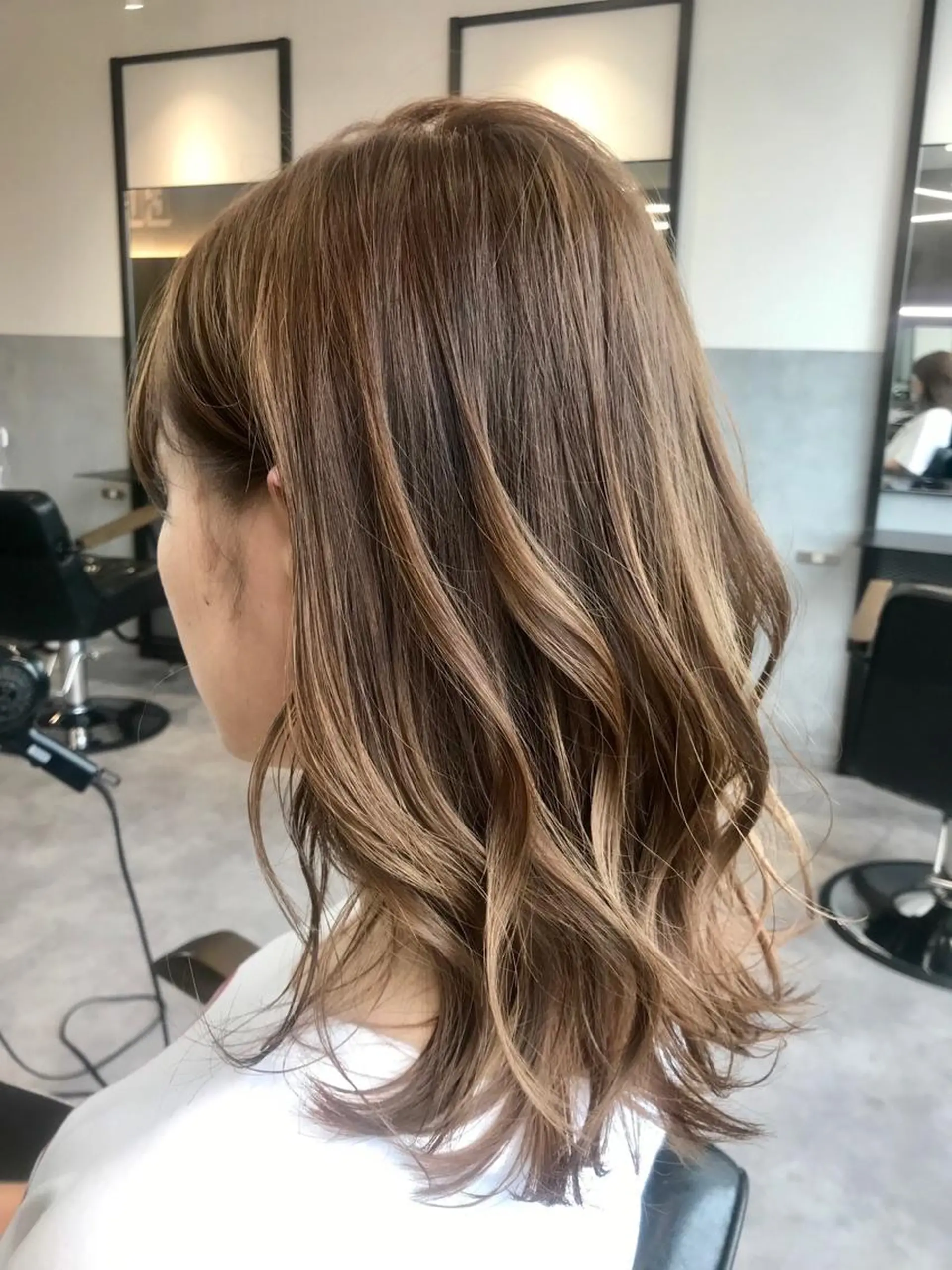 ミディアム ヘアカラー 色気レイヤー& ショートはお任せ🌟のヘアスタイル