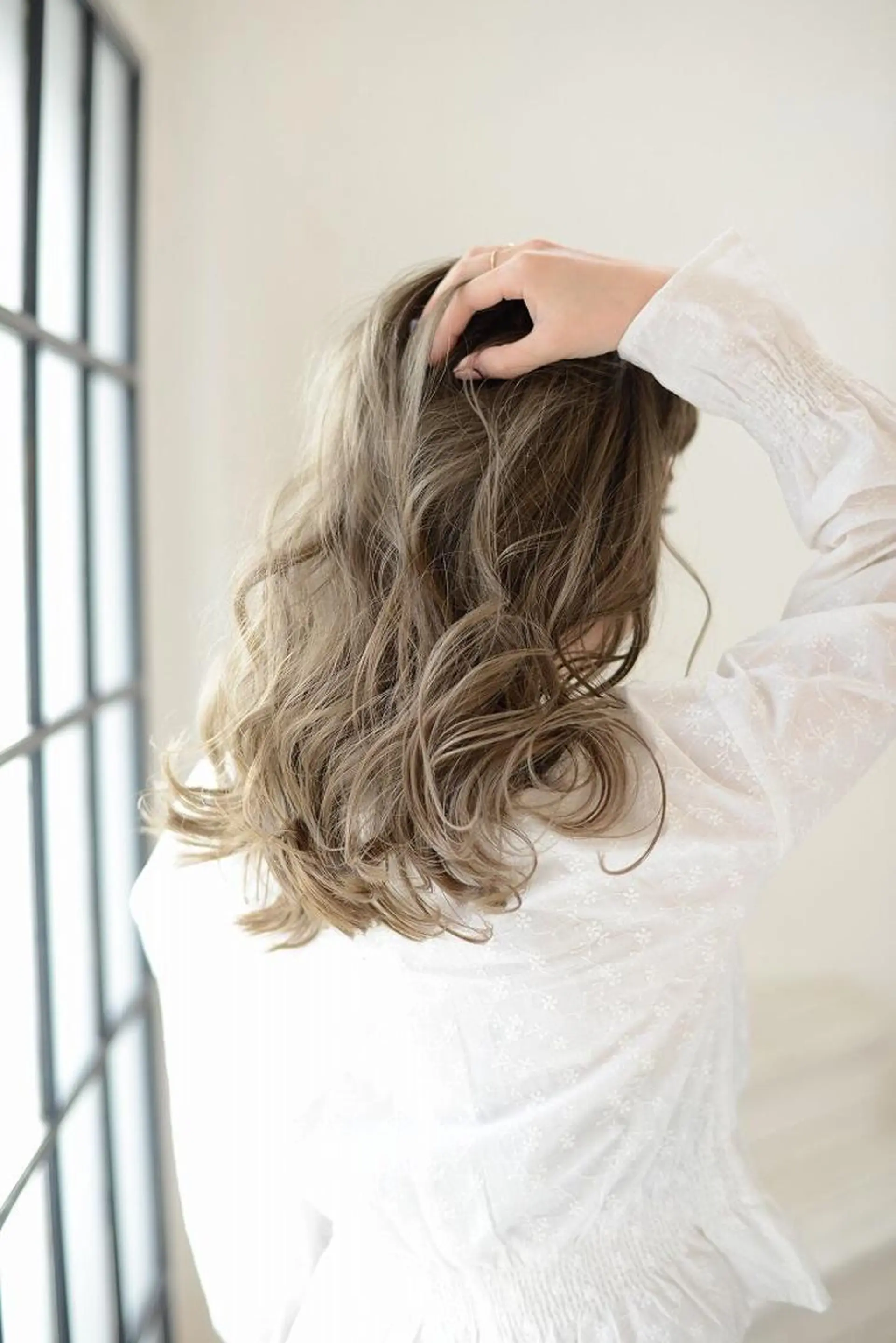 ミディアム カラー ブリーチ グレージュ 髪質改善美容師 中村　一のヘアスタイル