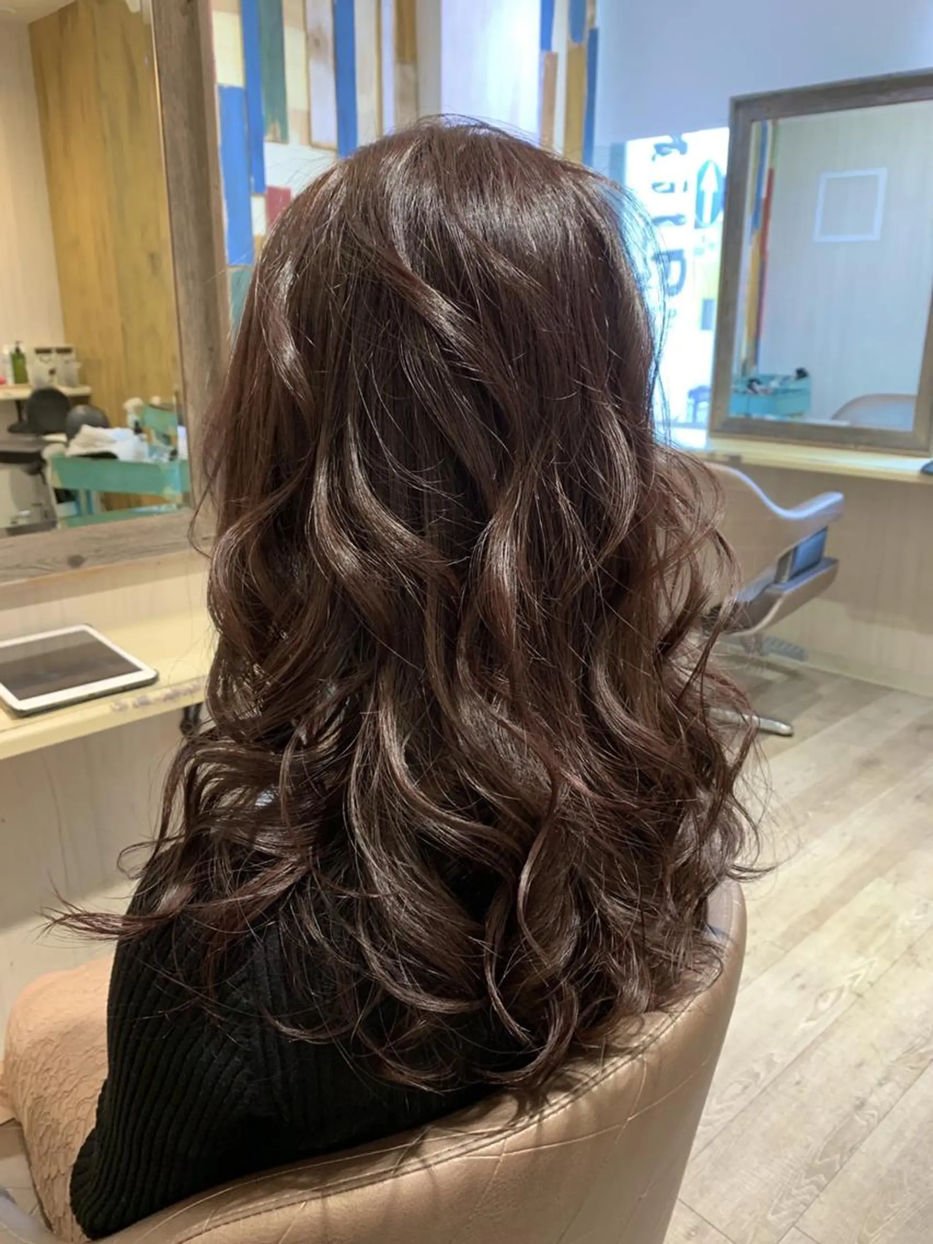 セミロング 嶋村夏実🌼レイヤー 🌸白髪ぼかしのヘアスタイル