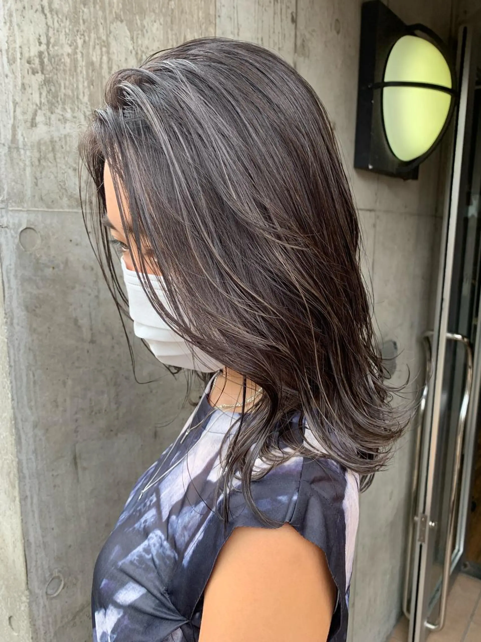 ロング カラー ハイライトカラー ハイライト レイヤーカット ヘアカラー トリートメント ミルクティーベージュ 🌿店長 清水ひとみのヘアスタイル