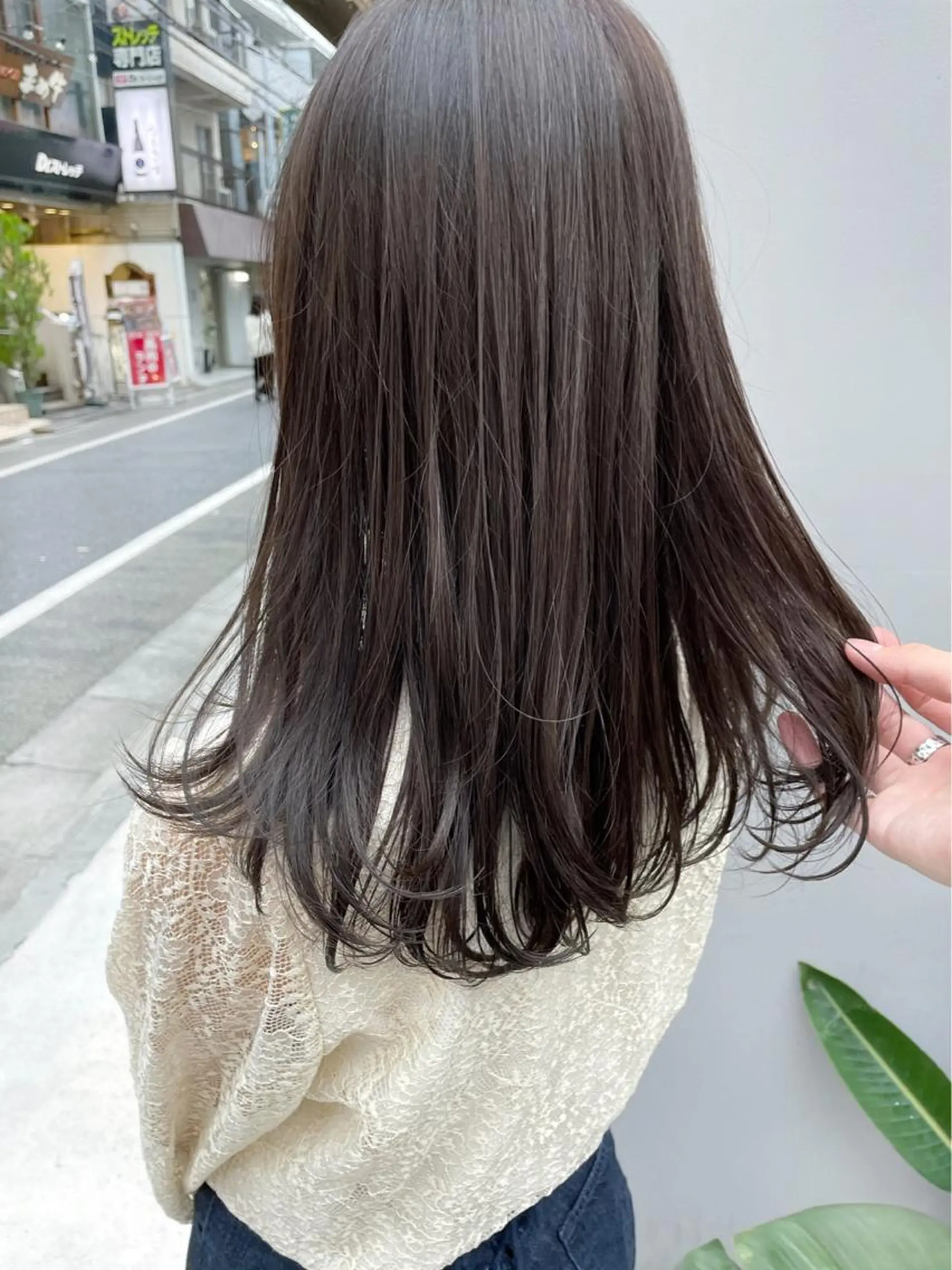 セミロング カラー ブラウンカラー ダークブラウン カット ヘアカラー トリートメント HIROKI ” stylistのヘアスタイル