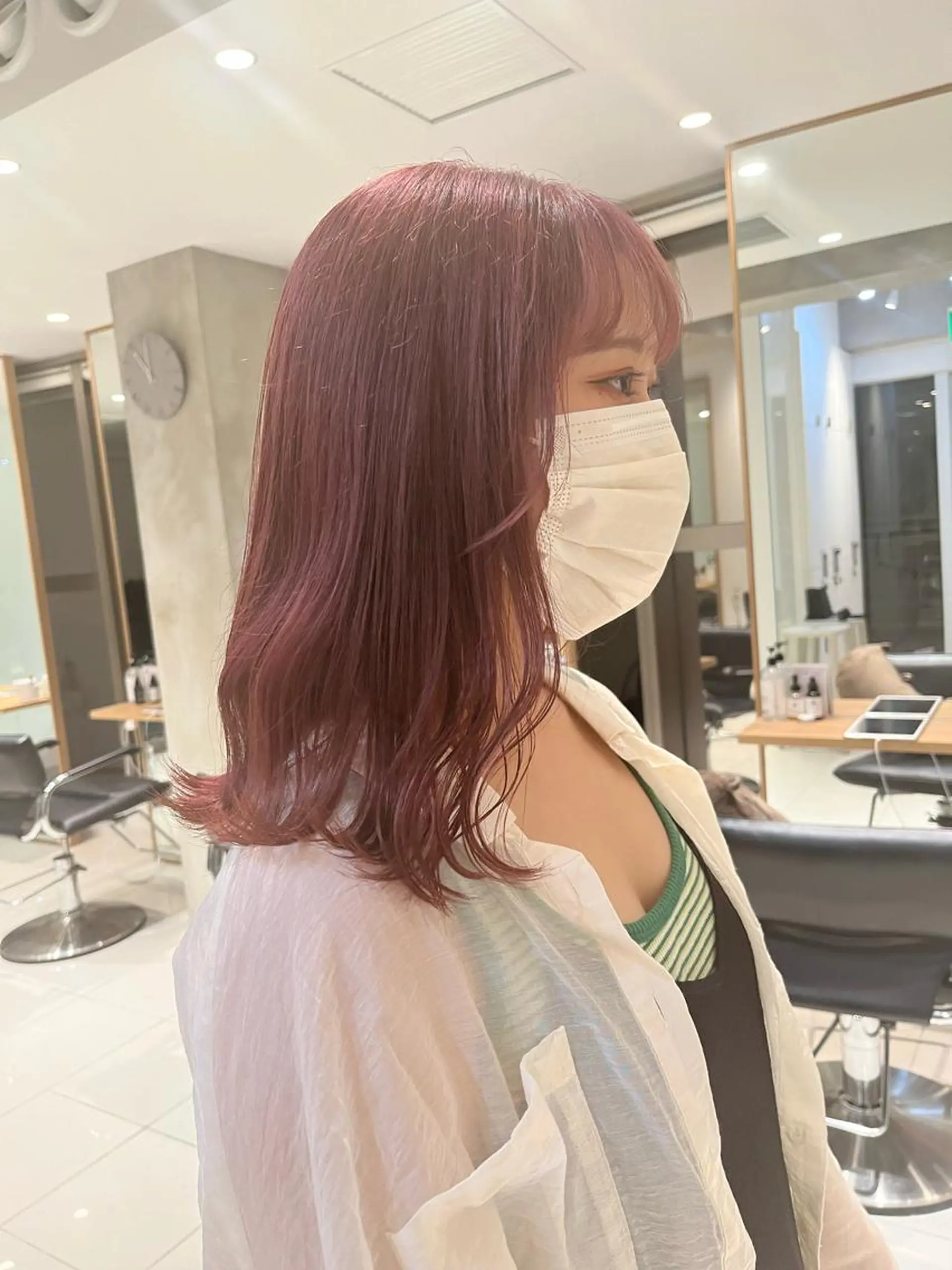 セミロング カラー ヘアアレンジ ベージュカラー ブリーチ ハイトーンカラー ピンクカラー ピンクベージュ MAYU/ハイトーン /レイヤー/横浜のヘアスタイル