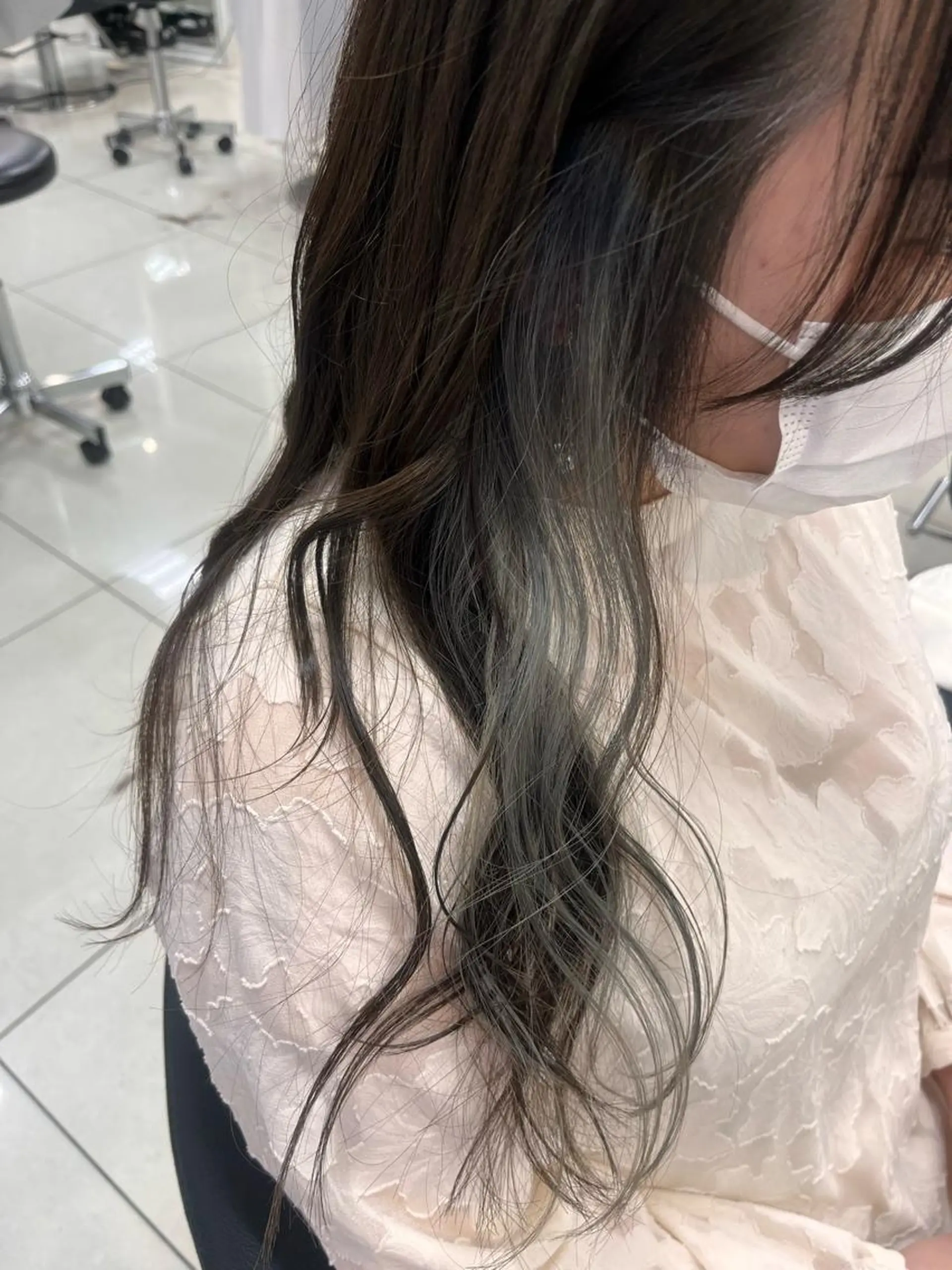 ロング カラー アッシュ ブリーチ シルバー カット ヘアカラー トリートメント メンズ縮毛矯正🦊ハ イトーン　RYOKAのヘアスタイル