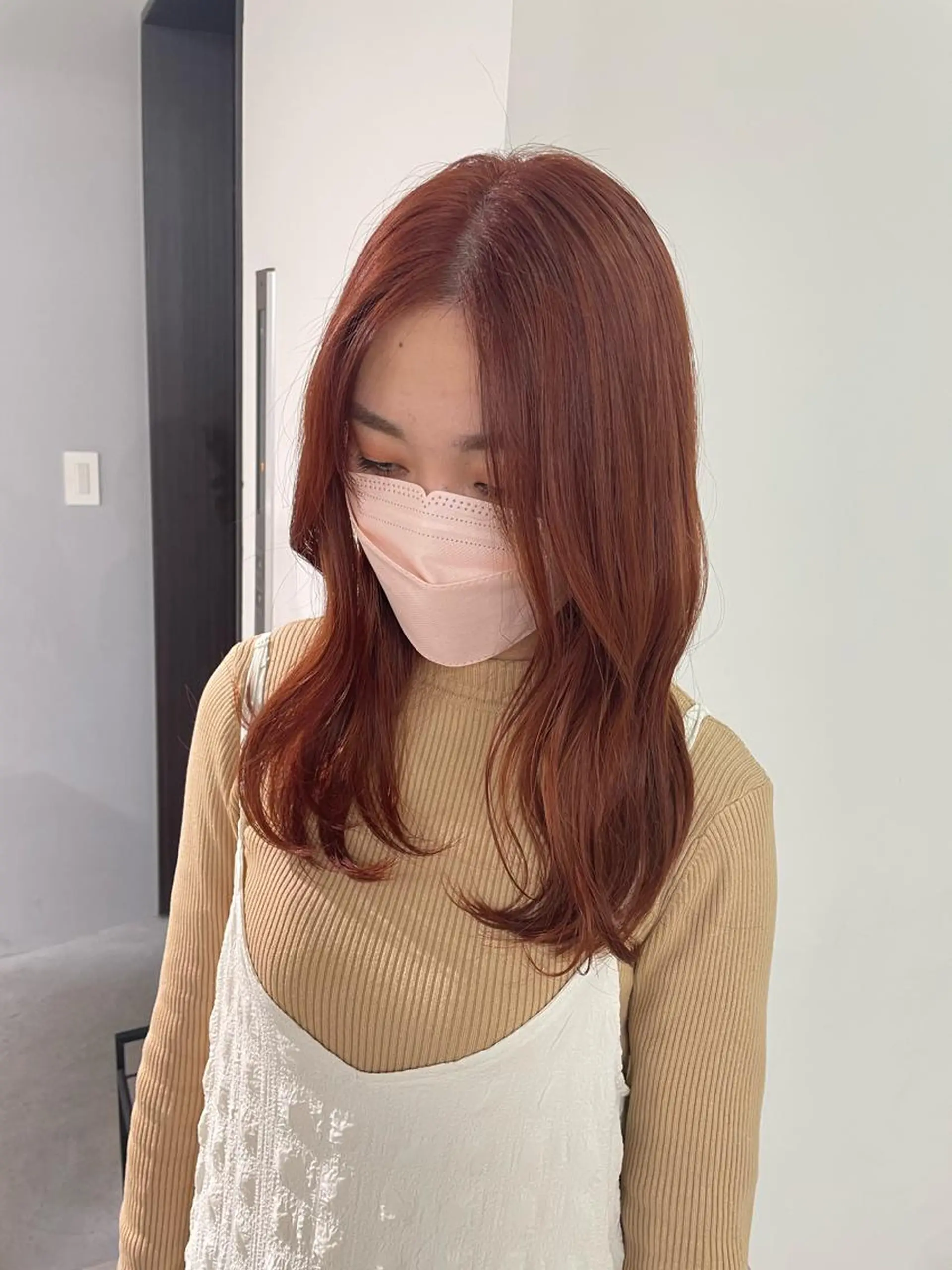 ロング カラー ミストバング ベージュカラー ブリーチ ブラウンカラー ケアブリーチ MIU/ルーツカラー ボブ/顔周りレイヤーのヘアスタイル